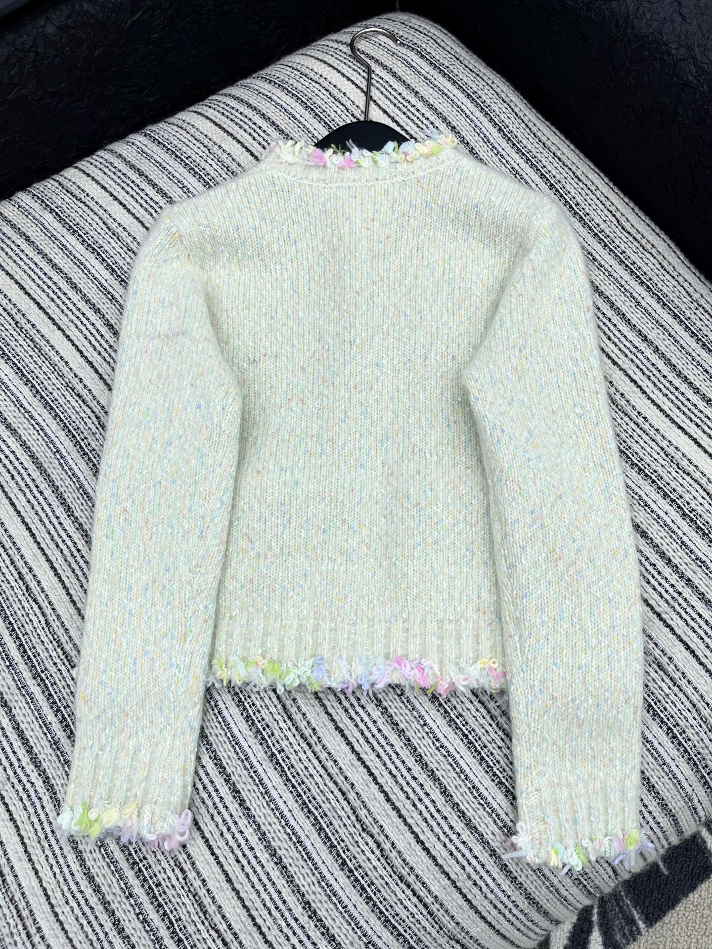 🛒𝐍𝐄𝐖 · 𝟐𝟎𝟐5/爆款现货原单品质 Chan*｜25中古系列重工手工花边圆领外套独家订制纱线 ，设