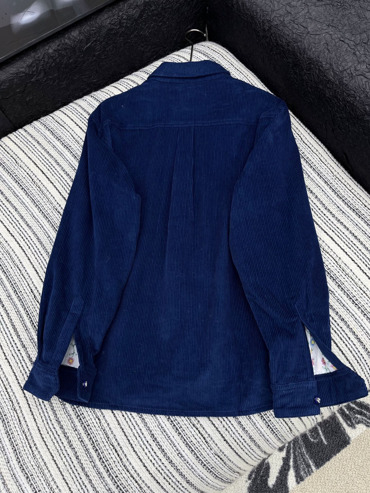 🛒𝐍𝐄𝐖 · 𝟐𝟎𝟐5/爆款现货原单品质 Chane*｜中古风早秋灯芯绒外套高订面料 定染色系低调奢华，