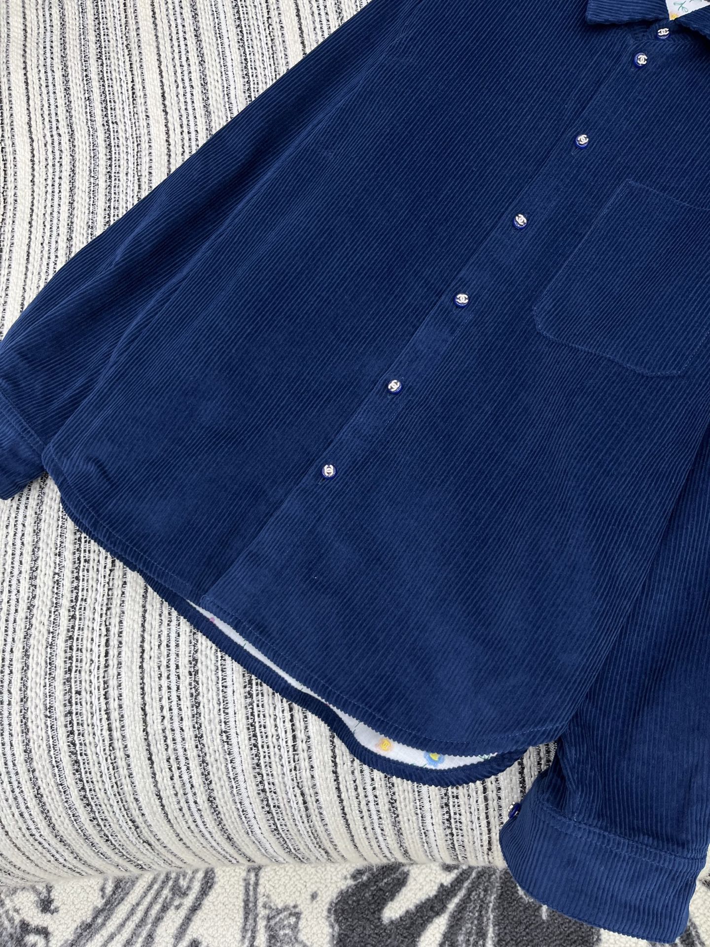 🛒𝐍𝐄𝐖 · 𝟐𝟎𝟐5/爆款现货原单品质 Chane*｜中古风早秋灯芯绒外套高订面料 定染色系低调奢华，