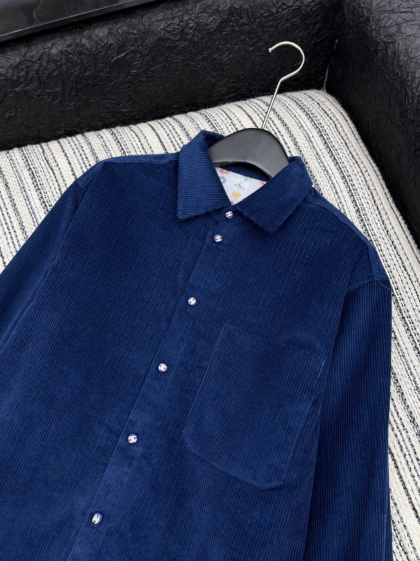 🛒𝐍𝐄𝐖 · 𝟐𝟎𝟐5/爆款现货原单品质 Chane*｜中古风早秋灯芯绒外套高订面料 定染色系低调奢华，