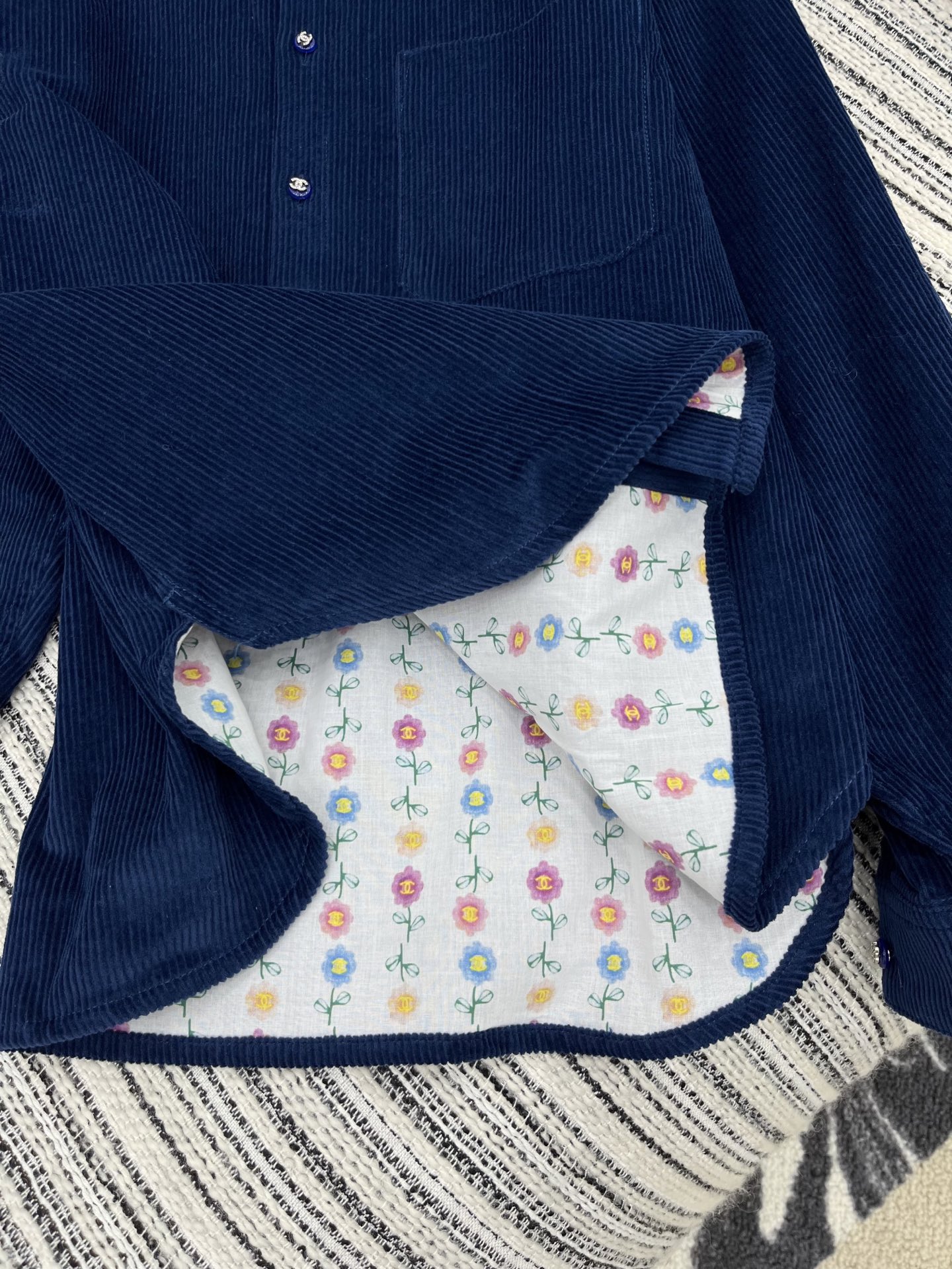 🛒𝐍𝐄𝐖 · 𝟐𝟎𝟐5/爆款现货原单品质 Chane*｜中古风早秋灯芯绒外套高订面料 定染色系低调奢华，