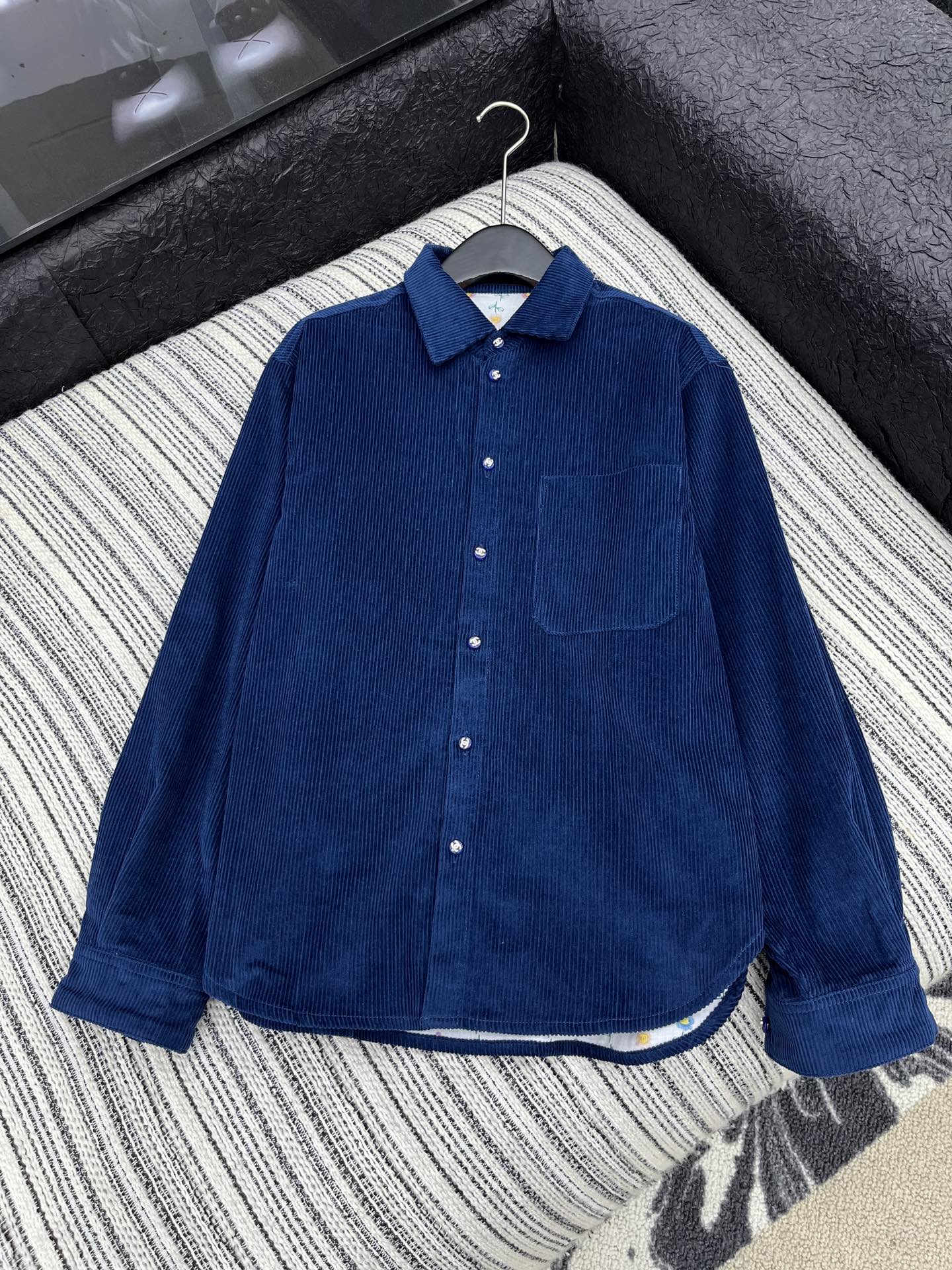 🛒𝐍𝐄𝐖 · 𝟐𝟎𝟐5/爆款现货原单品质 Chane*｜中古风早秋灯芯绒外套高订面料 定染色系低调奢华，