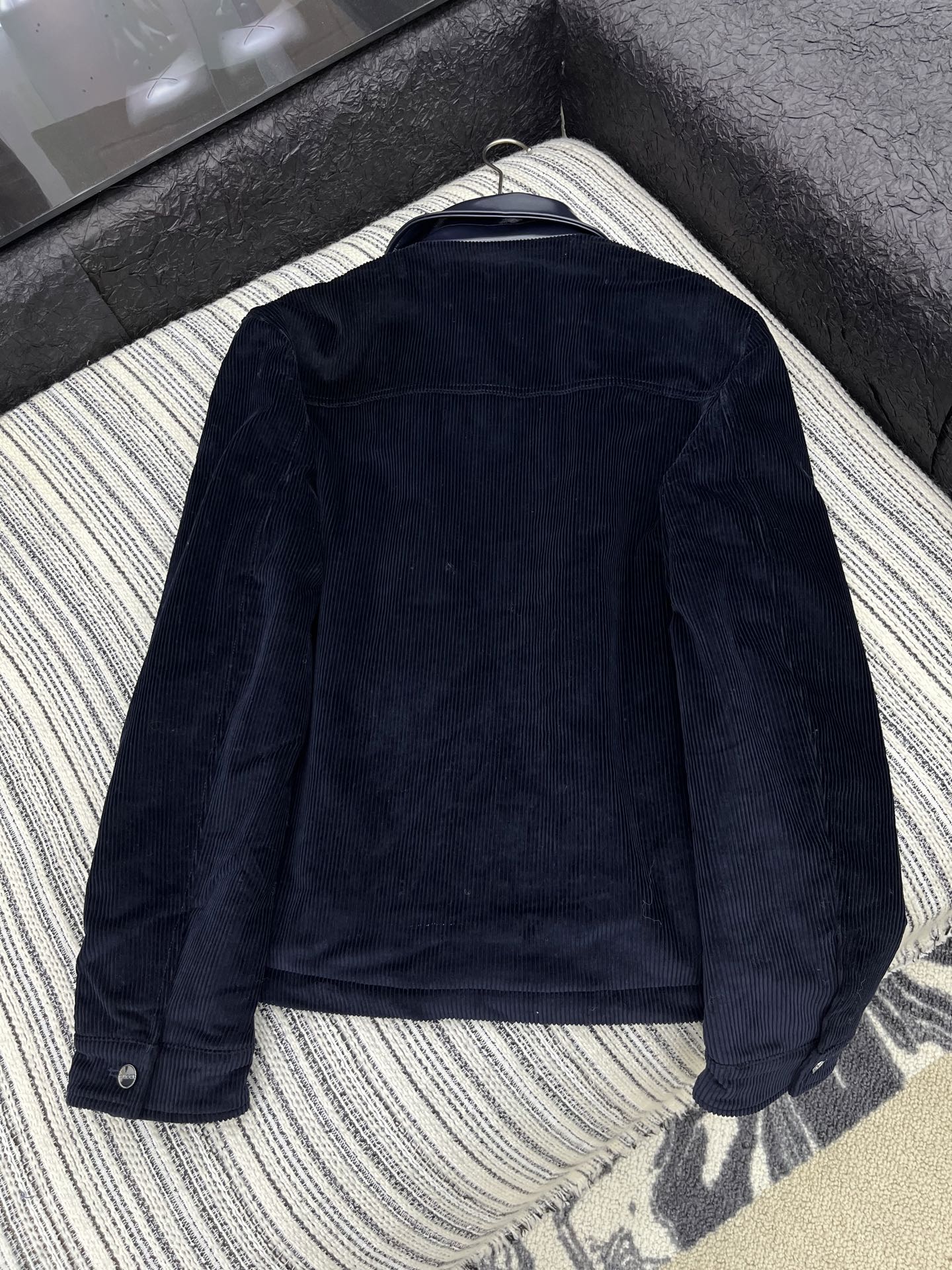 🛒𝐍𝐄𝐖 · 𝟐𝟎𝟐5/爆款现货原单品质 Gucc*｜25秋冬新品灯芯绒棉服外套撞色皮质翻领，定制纽扣，