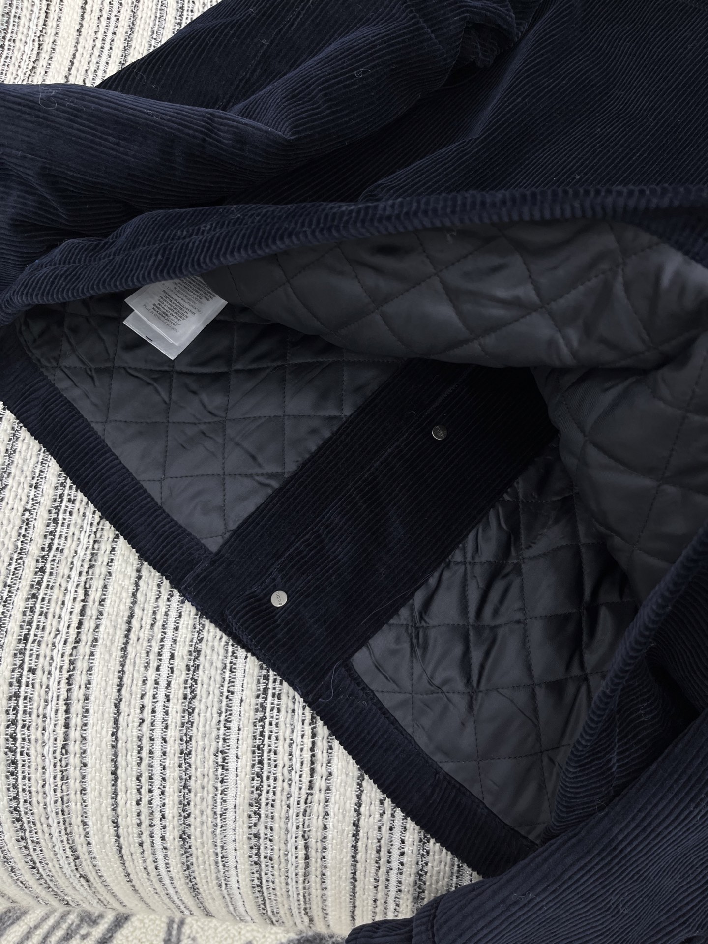 🛒𝐍𝐄𝐖 · 𝟐𝟎𝟐5/爆款现货原单品质 Gucc*｜25秋冬新品灯芯绒棉服外套撞色皮质翻领，定制纽扣，