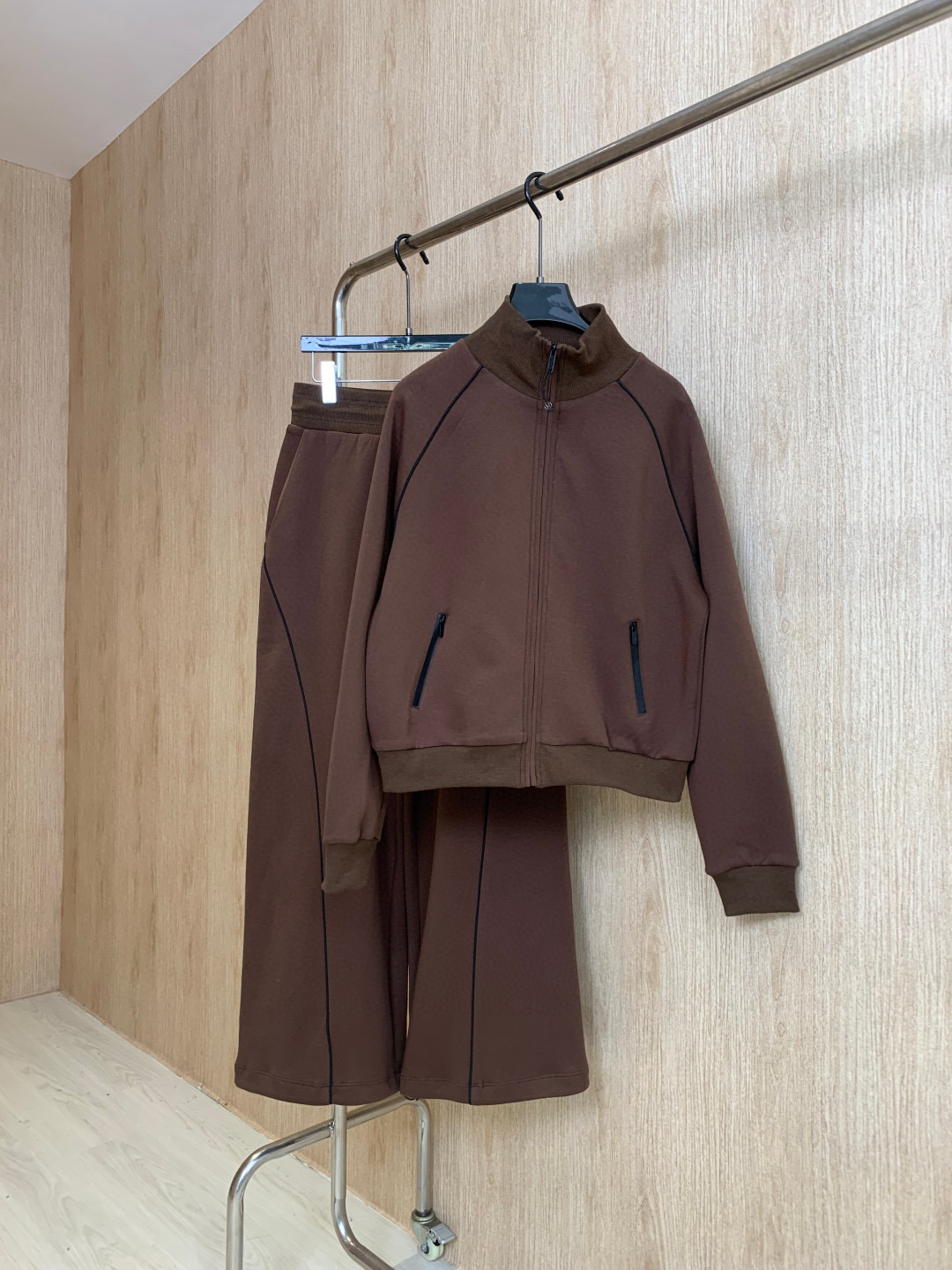 🛒𝐍𝐄𝐖 · 𝟐𝟎𝟐5/爆款现货原单品质 Lulu*｜25秋冬新品套装！高端定制立领外套，搭配松紧腰长裤