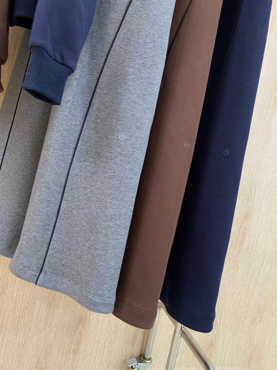 🛒𝐍𝐄𝐖 · 𝟐𝟎𝟐5/爆款现货原单品质 Lulu*｜25秋冬新品套装！高端定制立领外套，搭配松紧腰长裤