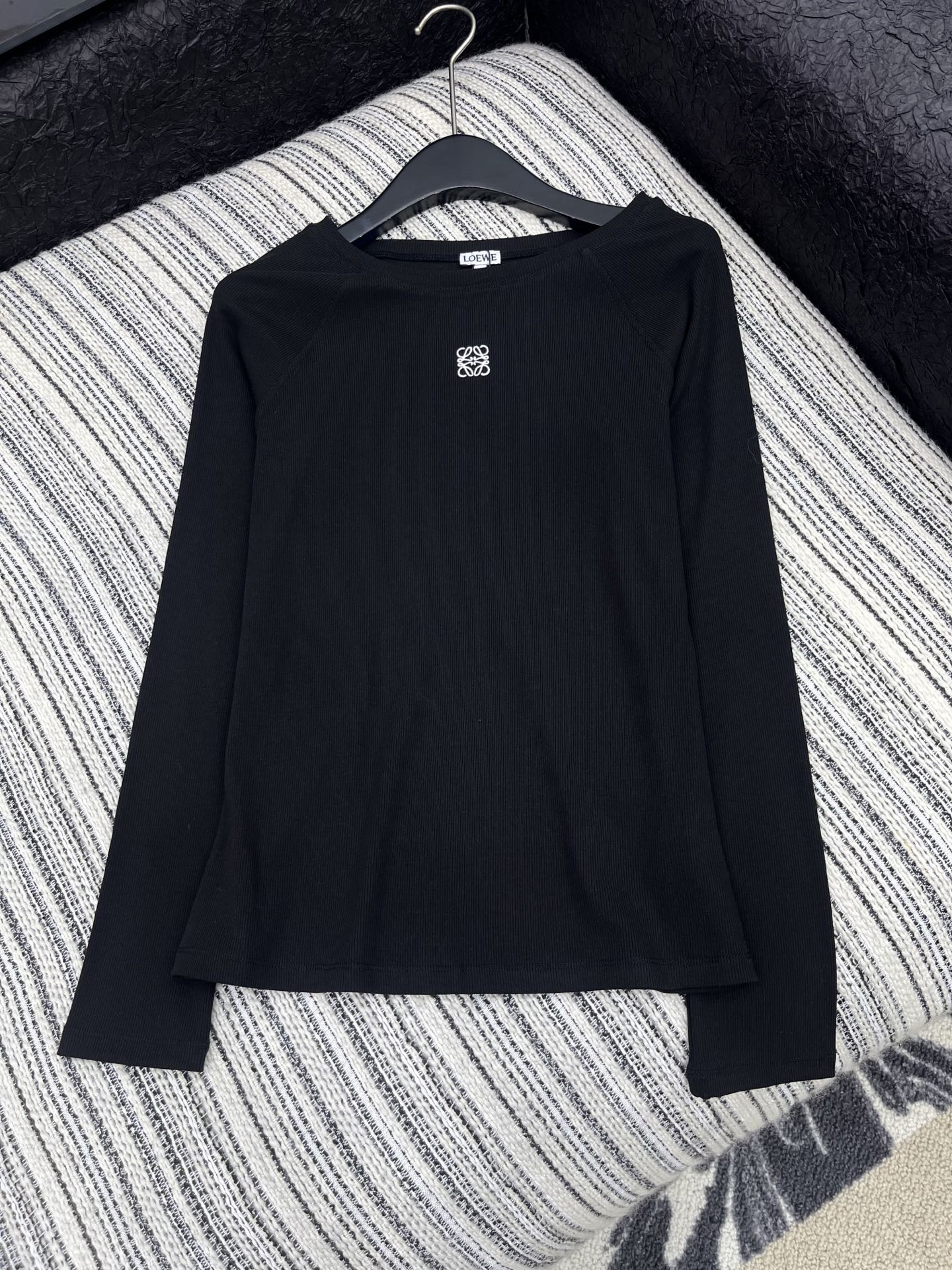 🛒𝐍𝐄𝐖 · 𝟐𝟎𝟐5/爆款现货原单品质 Loe*｜2025新款高弹力打底衫云感舒适系列！上身的触感谁穿