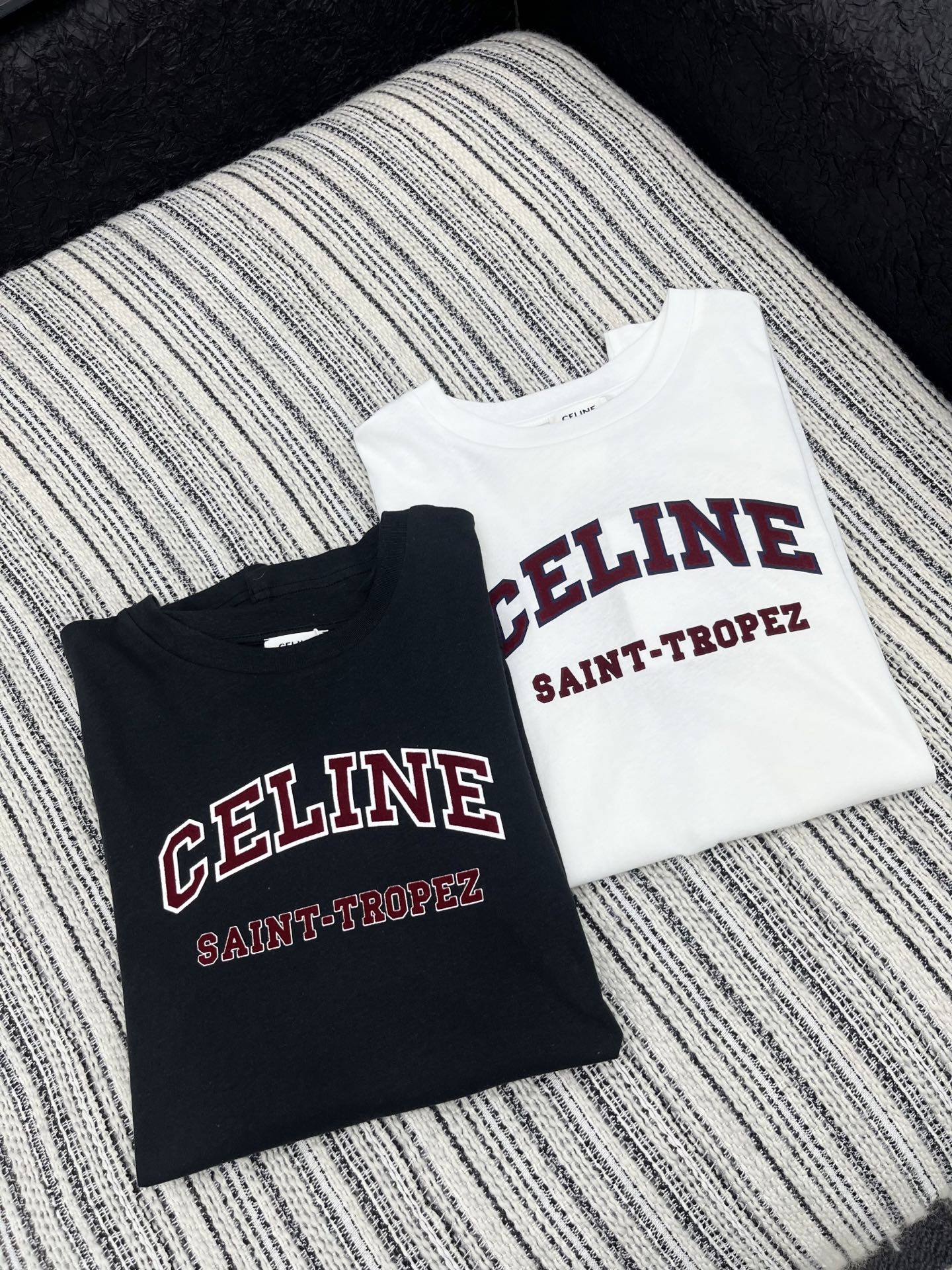 🛒𝐍𝐄𝐖 · 𝟐𝟎𝟐5/爆款现货原单品质 Celin*｜2025新款植绒字母长袖T宽松慵懒版型 随性感拉