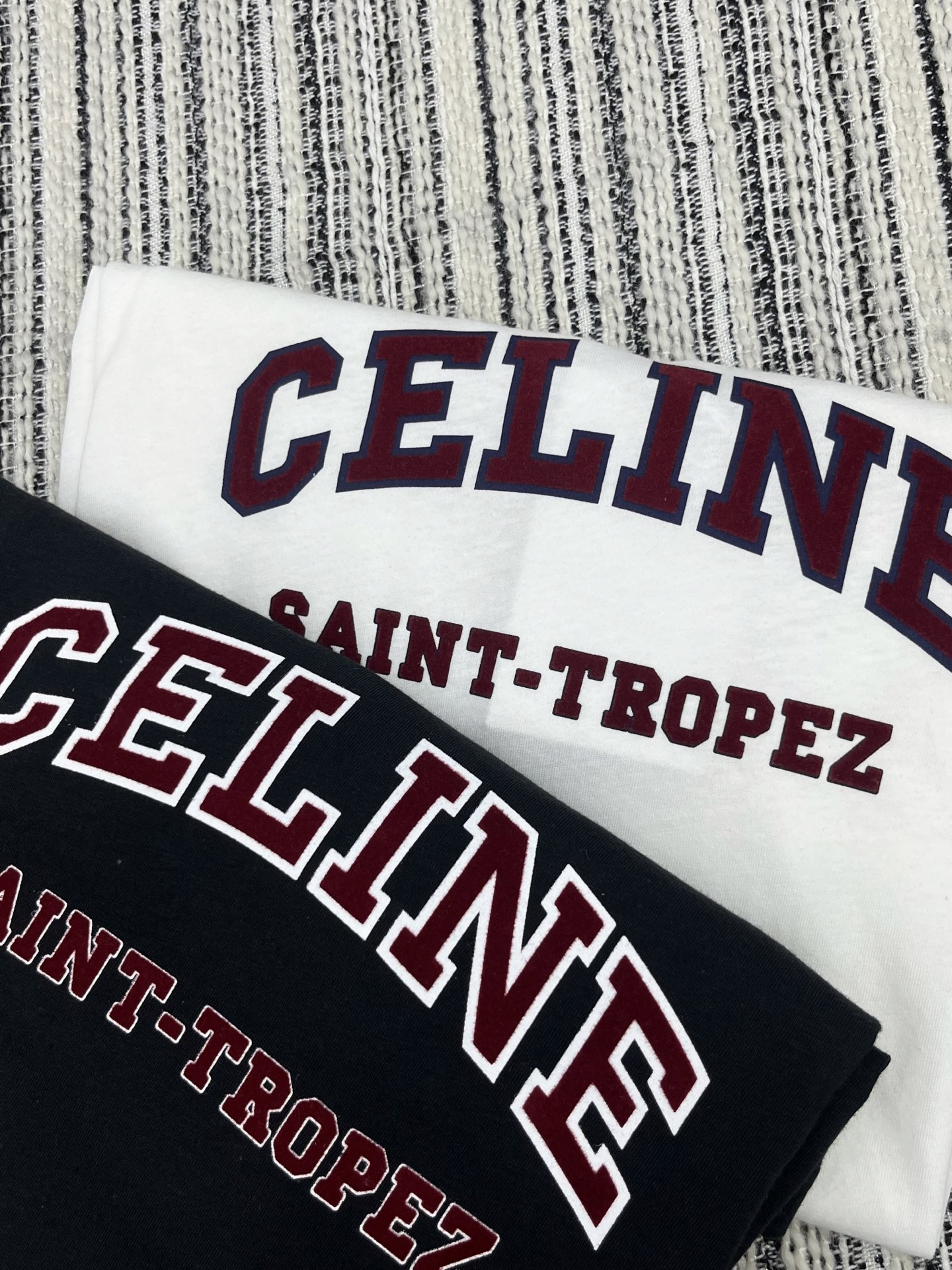 🛒𝐍𝐄𝐖 · 𝟐𝟎𝟐5/爆款现货原单品质 Celin*｜2025新款植绒字母长袖T宽松慵懒版型 随性感拉