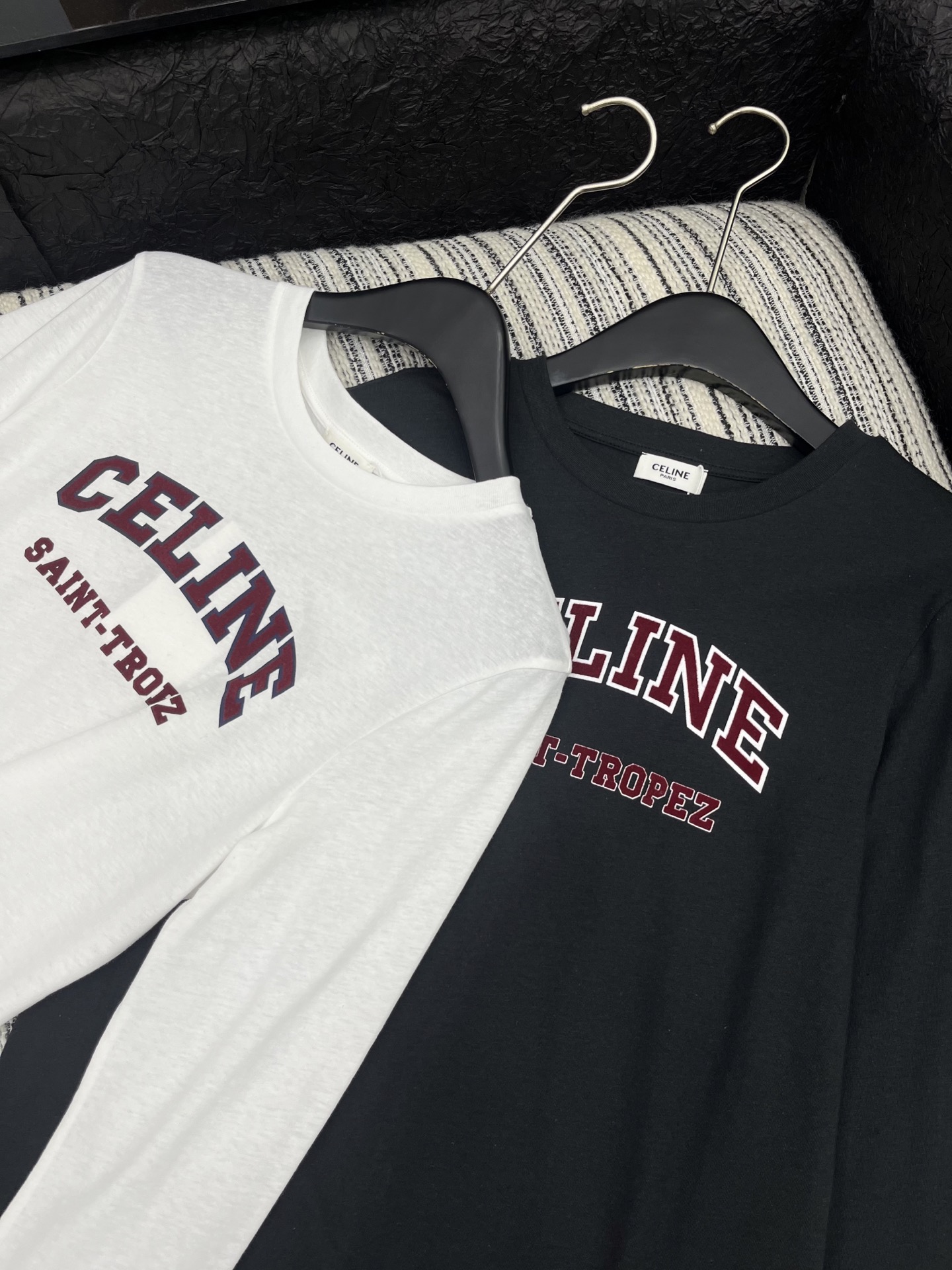 🛒𝐍𝐄𝐖 · 𝟐𝟎𝟐5/爆款现货原单品质 Celin*｜2025新款植绒字母长袖T宽松慵懒版型 随性感拉