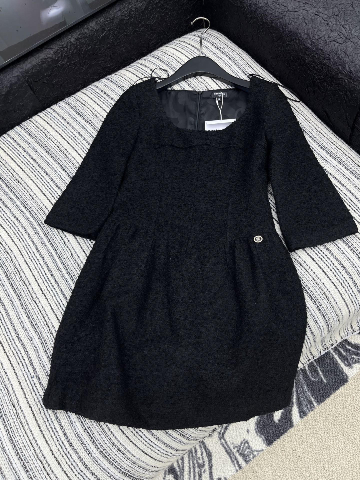 🛒𝐍𝐄𝐖 · 𝟐𝟎𝟐5/爆款现货【原版定制】Chan*｜2025新品编织粗花呢大圆领连衣裙定制YB进口材