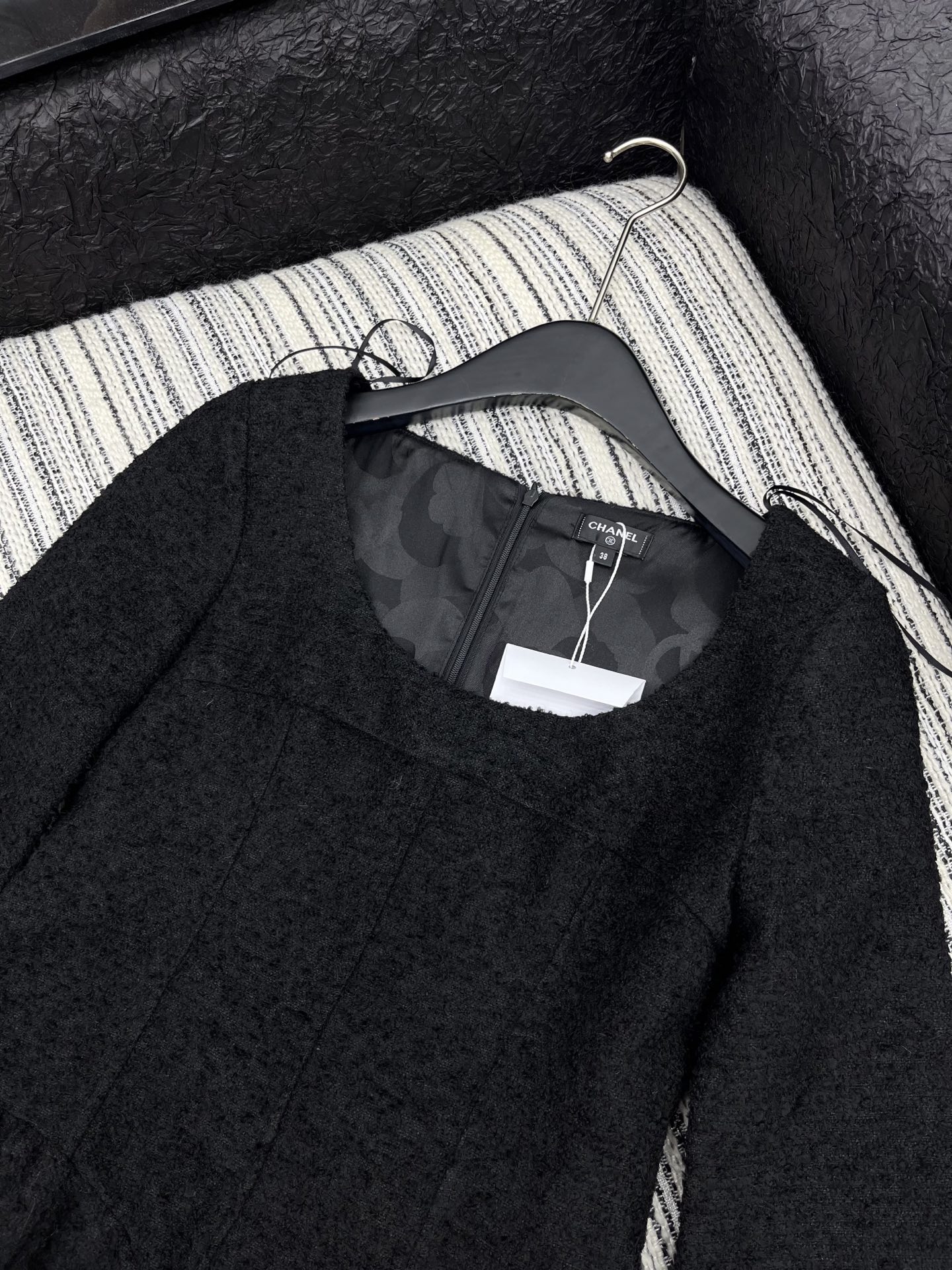 🛒𝐍𝐄𝐖 · 𝟐𝟎𝟐5/爆款现货【原版定制】Chan*｜2025新品编织粗花呢大圆领连衣裙定制YB进口材