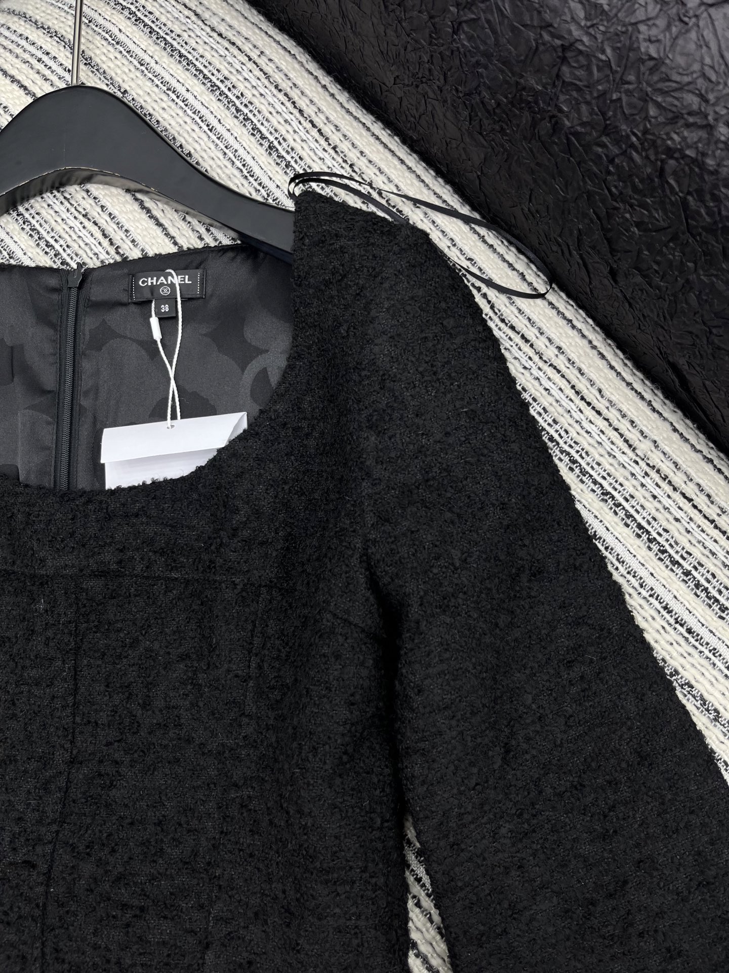 🛒𝐍𝐄𝐖 · 𝟐𝟎𝟐5/爆款现货【原版定制】Chan*｜2025新品编织粗花呢大圆领连衣裙定制YB进口材