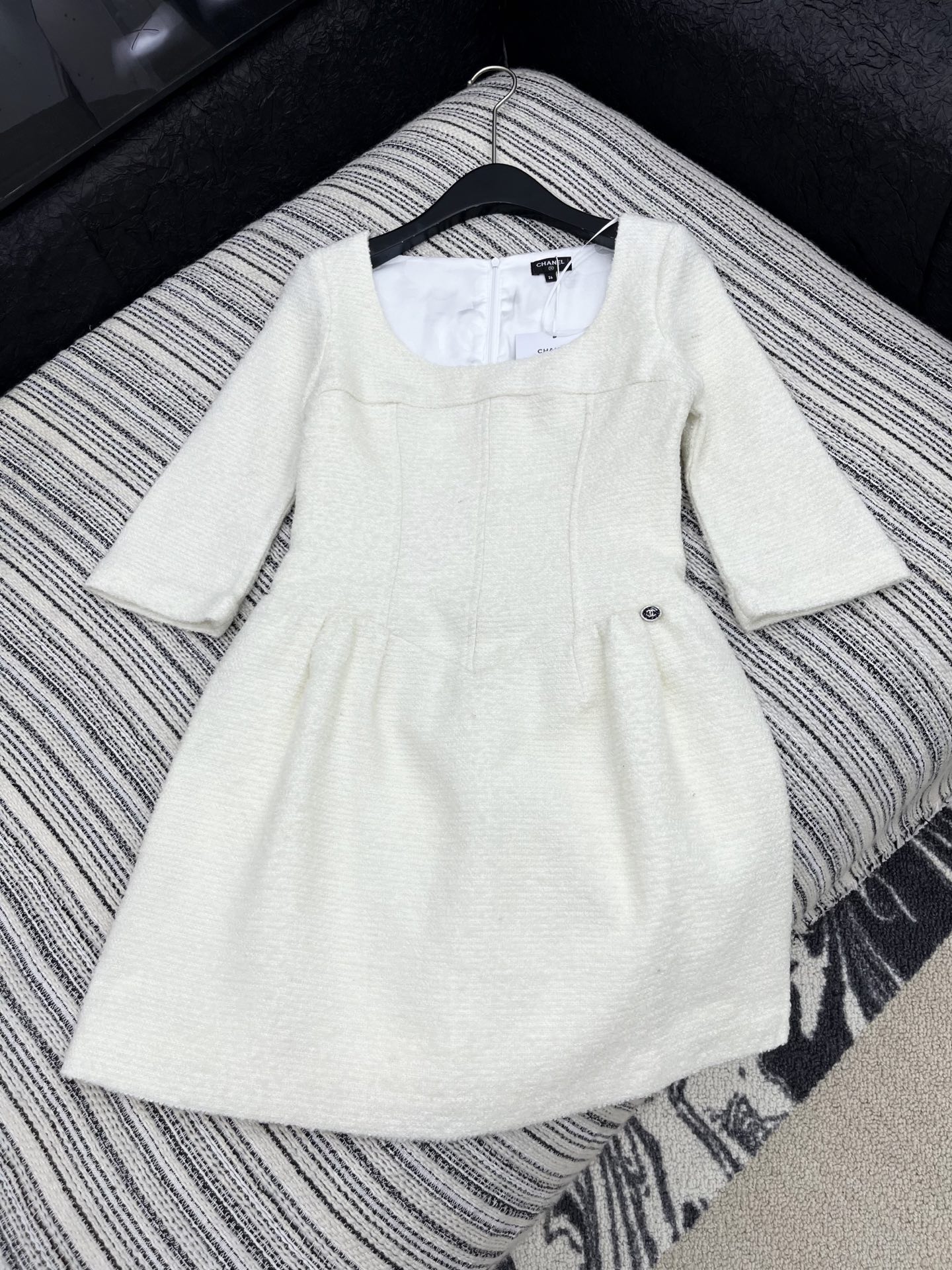 🛒𝐍𝐄𝐖 · 𝟐𝟎𝟐5/爆款现货【原版定制】Chan*｜2025新品编织粗花呢大圆领连衣裙定制YB进口材