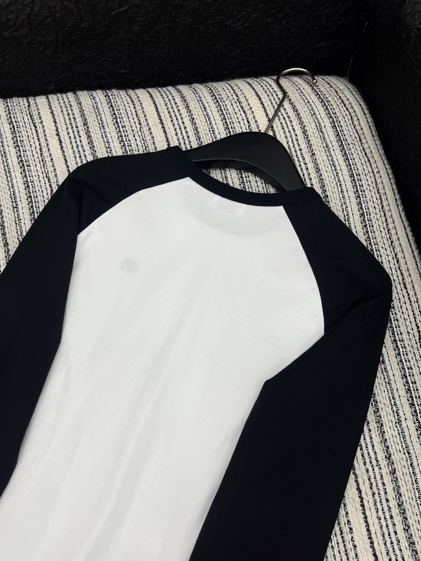 🛒𝐍𝐄𝐖 · 𝟐𝟎𝟐5/爆款现货原单品质 Celin*｜2025新款撞色插肩打底衫云感舒适系列！上身的触