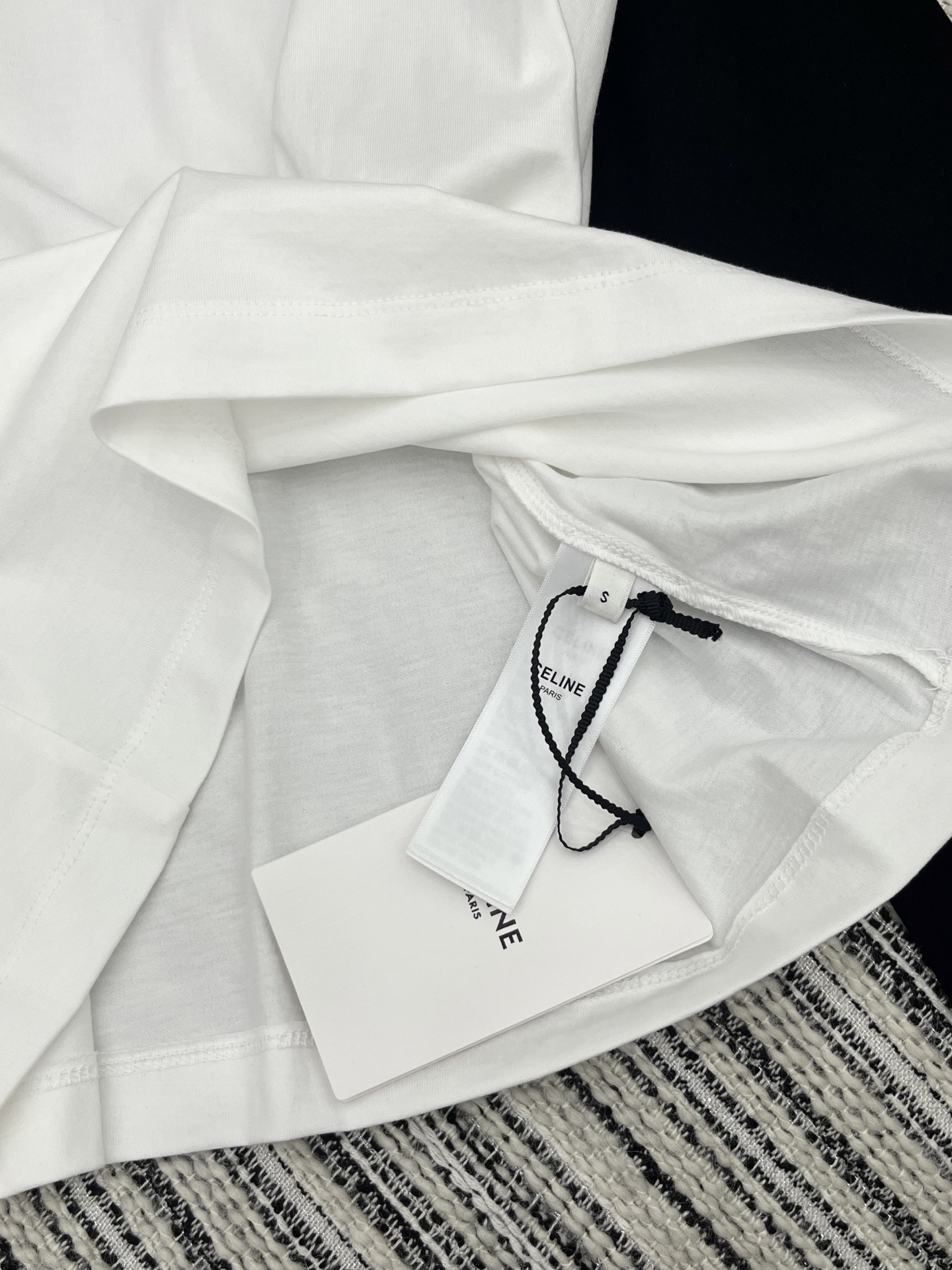 🛒𝐍𝐄𝐖 · 𝟐𝟎𝟐5/爆款现货原单品质 Celin*｜2025新款撞色插肩打底衫云感舒适系列！上身的触