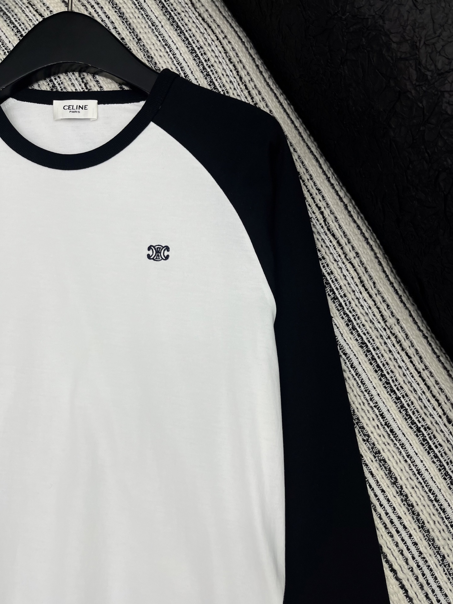 🛒𝐍𝐄𝐖 · 𝟐𝟎𝟐5/爆款现货原单品质 Celin*｜2025新款撞色插肩打底衫云感舒适系列！上身的触