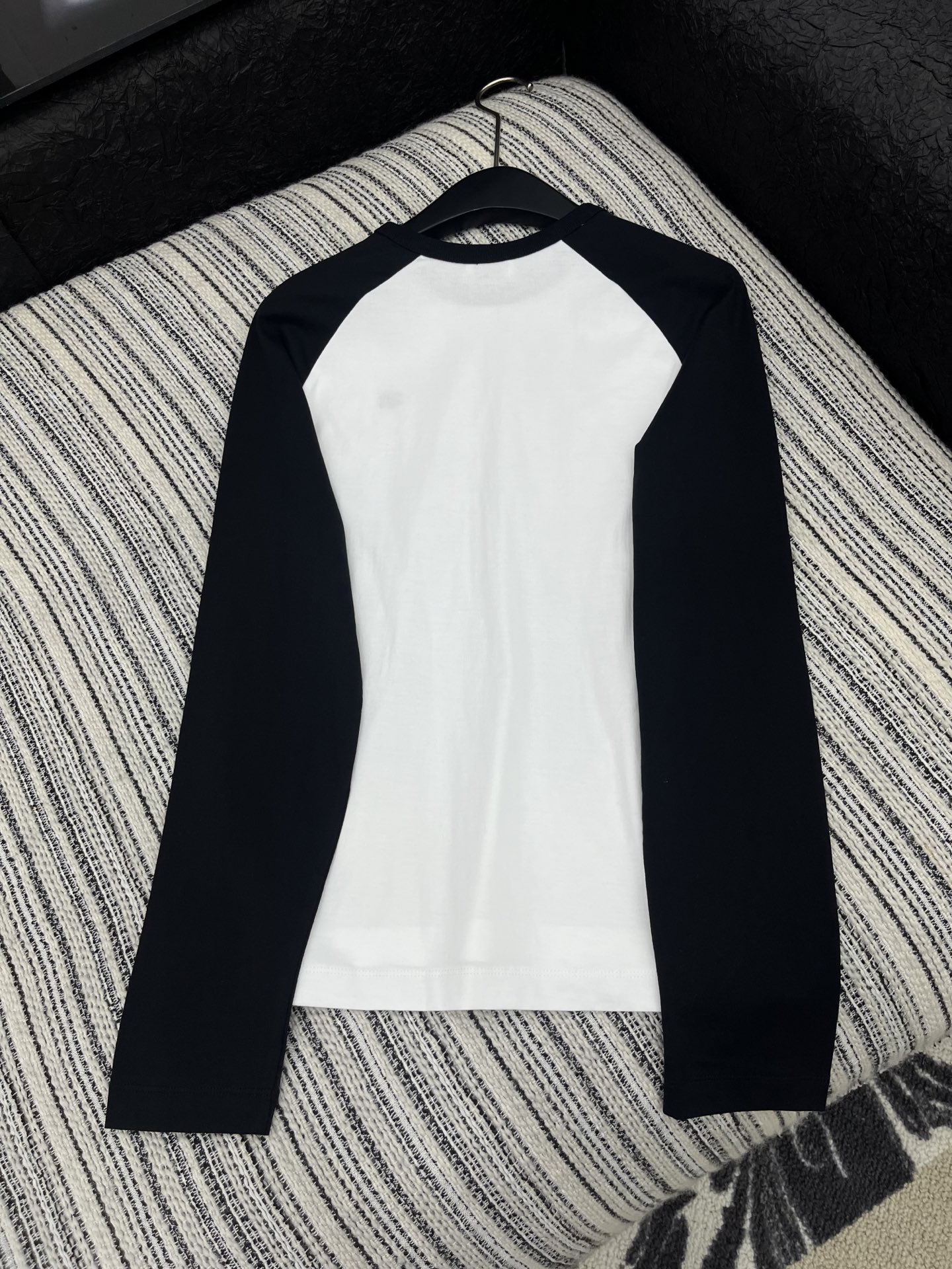 🛒𝐍𝐄𝐖 · 𝟐𝟎𝟐5/爆款现货原单品质 Celin*｜2025新款撞色插肩打底衫云感舒适系列！上身的触