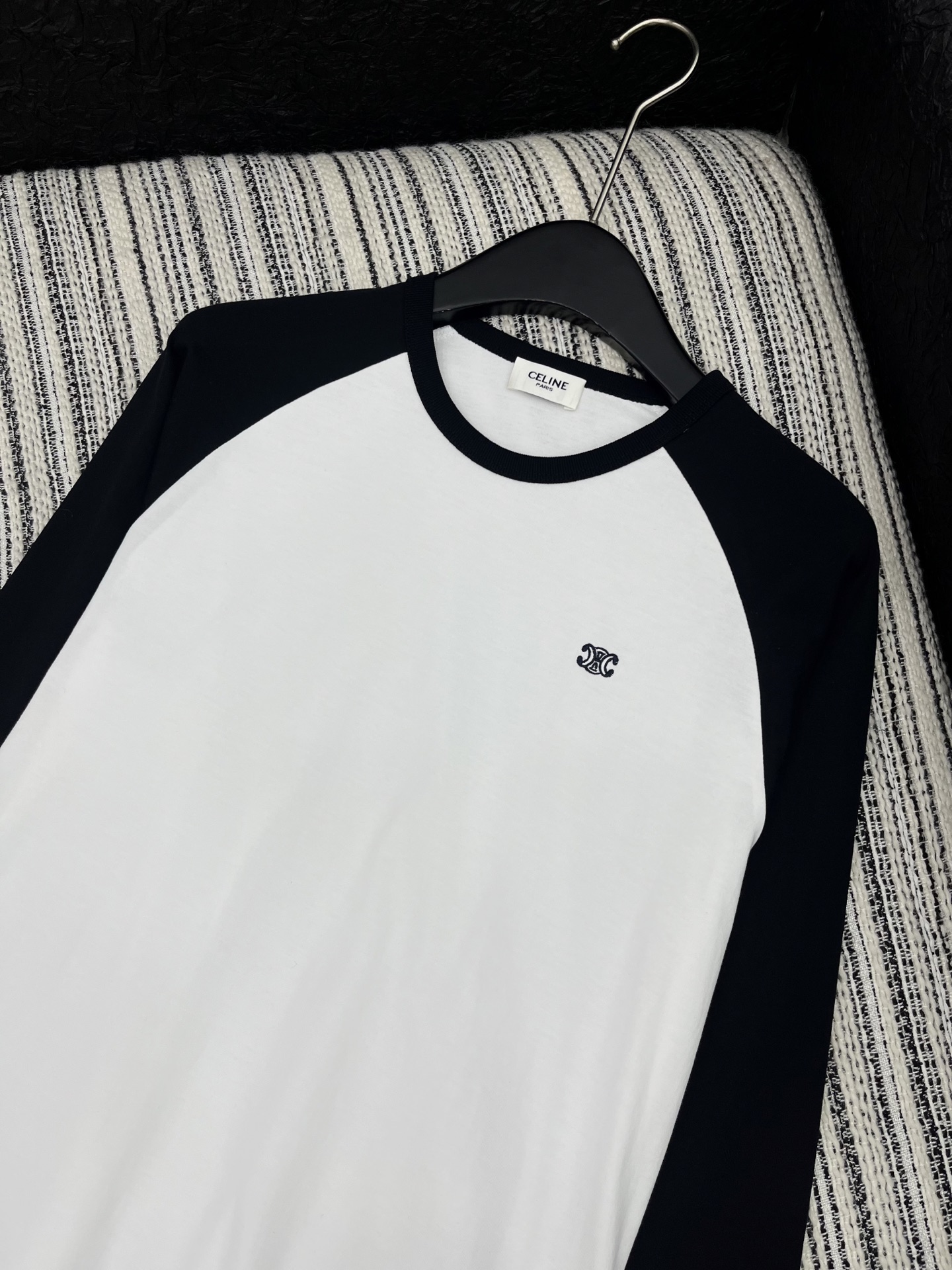 🛒𝐍𝐄𝐖 · 𝟐𝟎𝟐5/爆款现货原单品质 Celin*｜2025新款撞色插肩打底衫云感舒适系列！上身的触