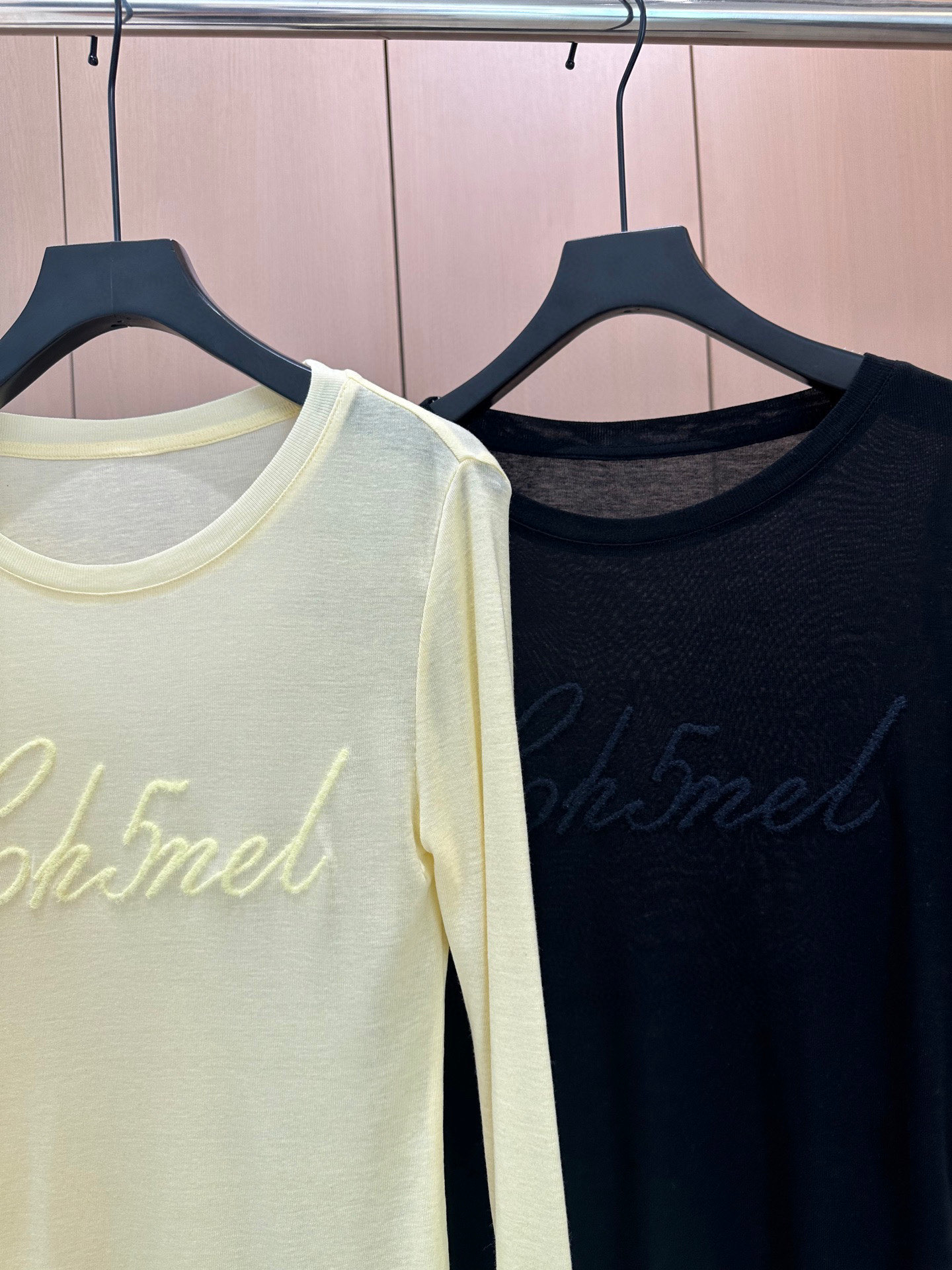 🛒𝐍𝐄𝐖 · 𝟐𝟎𝟐5/爆款现货设计师 原创｜2025新款天丝羊毛打底衫云感舒适的系列！上身的触感谁穿谁