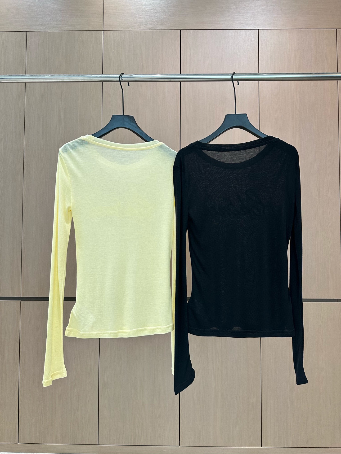 🛒𝐍𝐄𝐖 · 𝟐𝟎𝟐5/爆款现货设计师 原创｜2025新款天丝羊毛打底衫云感舒适的系列！上身的触感谁穿谁