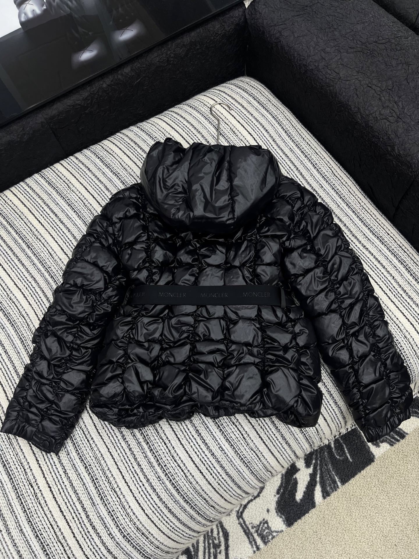 🛒𝐍𝐄𝐖 · 𝟐𝟎𝟐5/爆款现货原单品质 Mon*|25秋冬新品【配腰带】代购爆款本季最好看的一款羽绒服