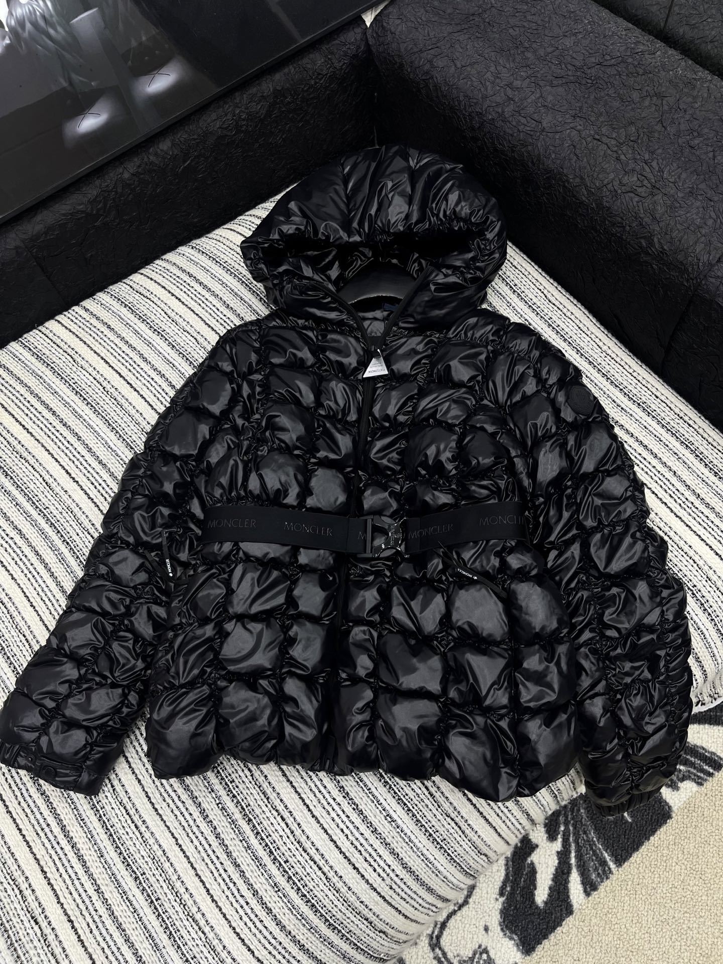 🛒𝐍𝐄𝐖 · 𝟐𝟎𝟐5/爆款现货原单品质 Mon*|25秋冬新品【配腰带】代购爆款本季最好看的一款羽绒服