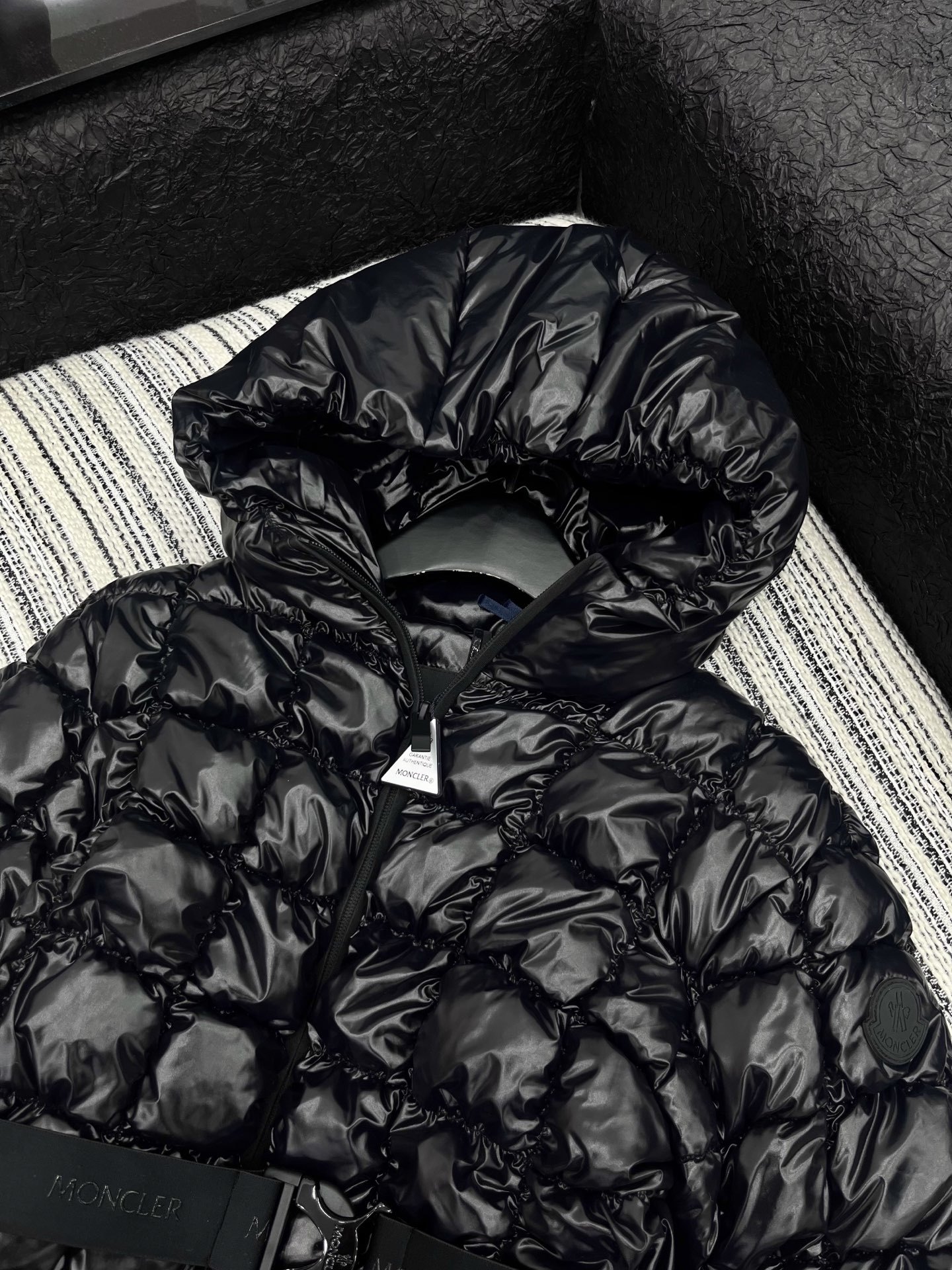🛒𝐍𝐄𝐖 · 𝟐𝟎𝟐5/爆款现货原单品质 Mon*|25秋冬新品【配腰带】代购爆款本季最好看的一款羽绒服