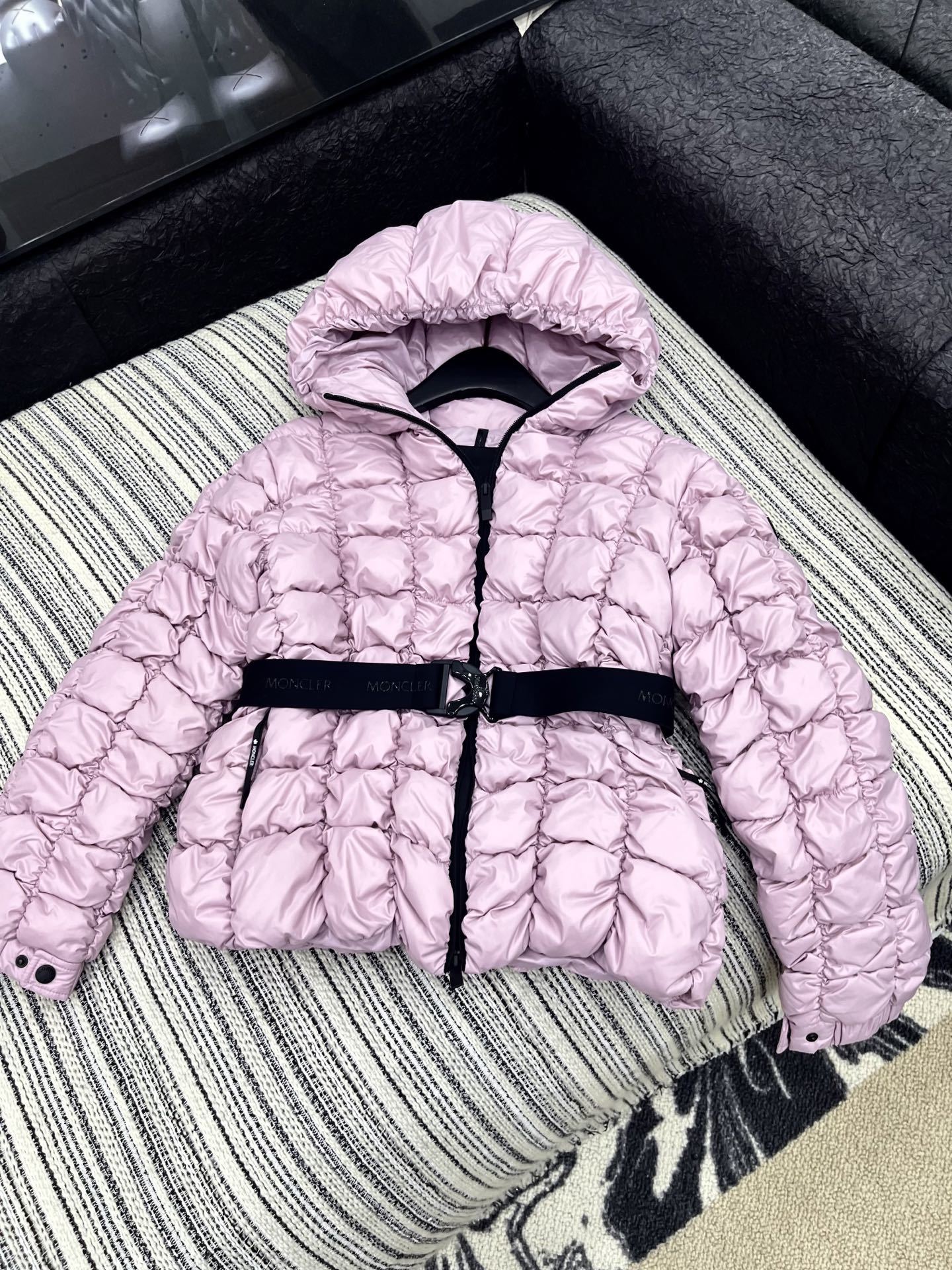 🛒𝐍𝐄𝐖 · 𝟐𝟎𝟐5/爆款现货原单品质 Mon*|25秋冬新品【配腰带】代购爆款本季最好看的一款羽绒服