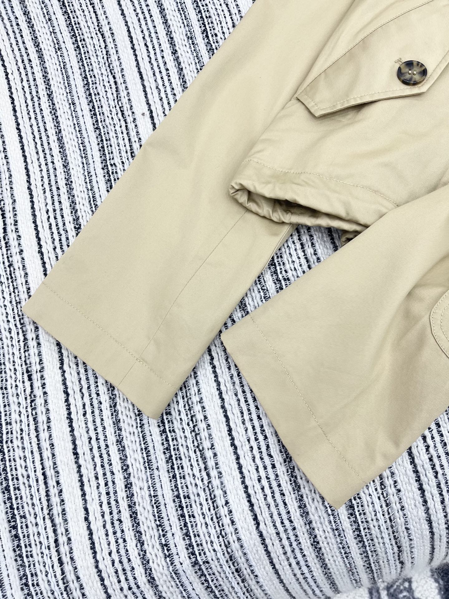 🛒𝐍𝐄𝐖 · 𝟐𝟎𝟐5/爆款现货【原版订制】Bur*｜2025新品带帽短款风衣外套1:1定制进口材质 定