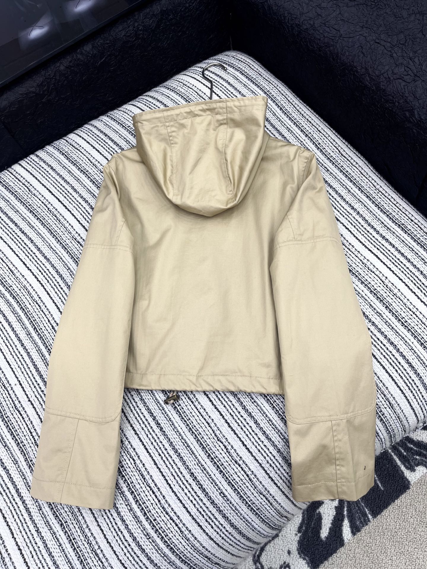 🛒𝐍𝐄𝐖 · 𝟐𝟎𝟐5/爆款现货【原版订制】Bur*｜2025新品带帽短款风衣外套1:1定制进口材质 定