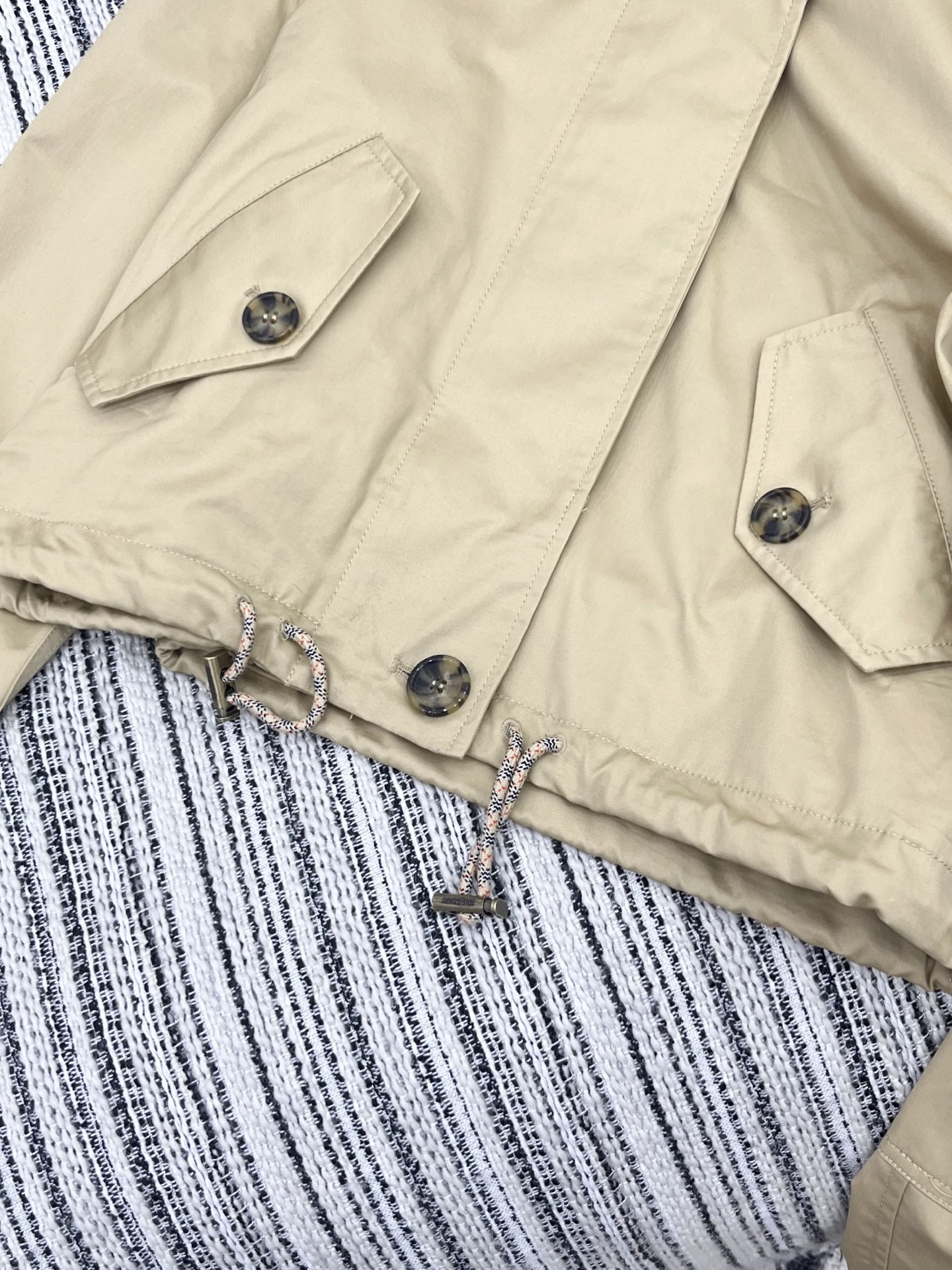 🛒𝐍𝐄𝐖 · 𝟐𝟎𝟐5/爆款现货【原版订制】Bur*｜2025新品带帽短款风衣外套1:1定制进口材质 定