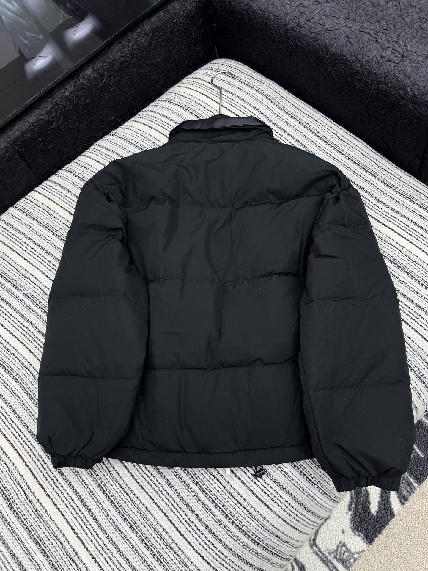 🛒𝐍𝐄𝐖 · 𝟐𝟎𝟐5/爆款现货原单品质 Miu Mi*｜25秋冬新品皮质翻领拼接外套代购爆款本季最好看