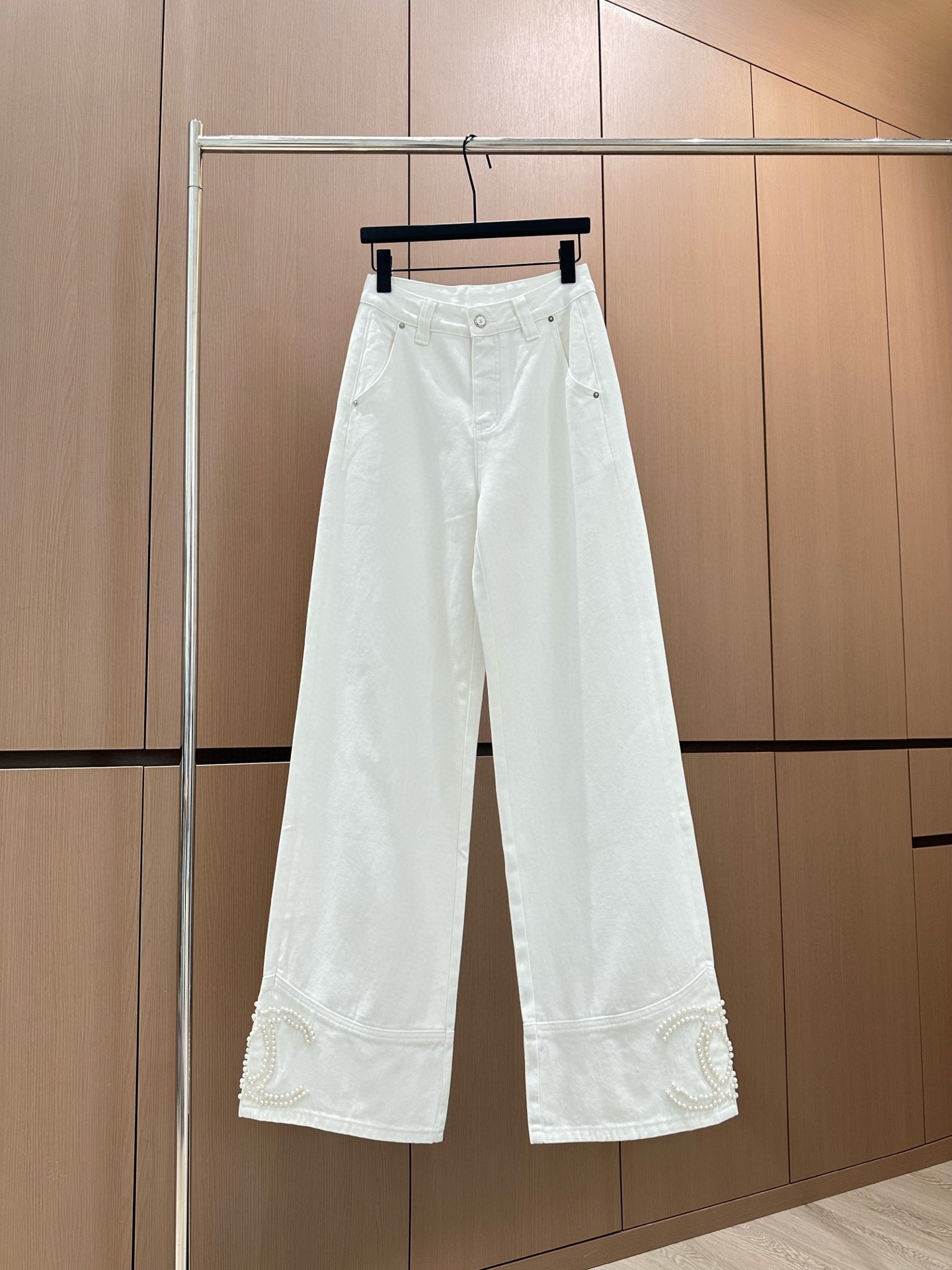 🛒𝐍𝐄𝐖 · 𝟐𝟎𝟐5/爆款现货设计师 原创｜2025 手工珍珠装饰牛仔裤定制YB斜纹棉牛仔材质 工艺洗