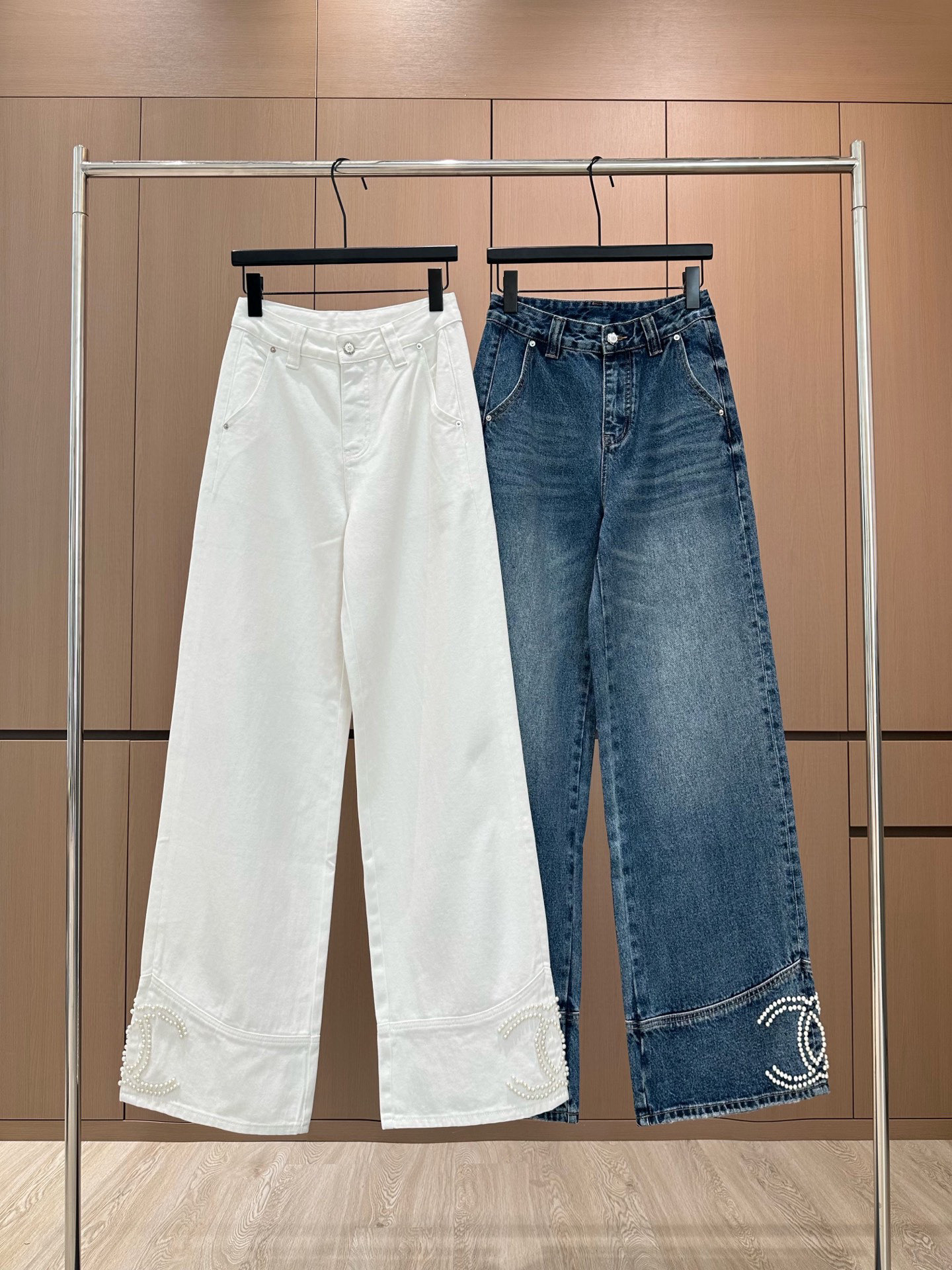 🛒𝐍𝐄𝐖 · 𝟐𝟎𝟐5/爆款现货设计师 原创｜2025 手工珍珠装饰牛仔裤定制YB斜纹棉牛仔材质 工艺洗