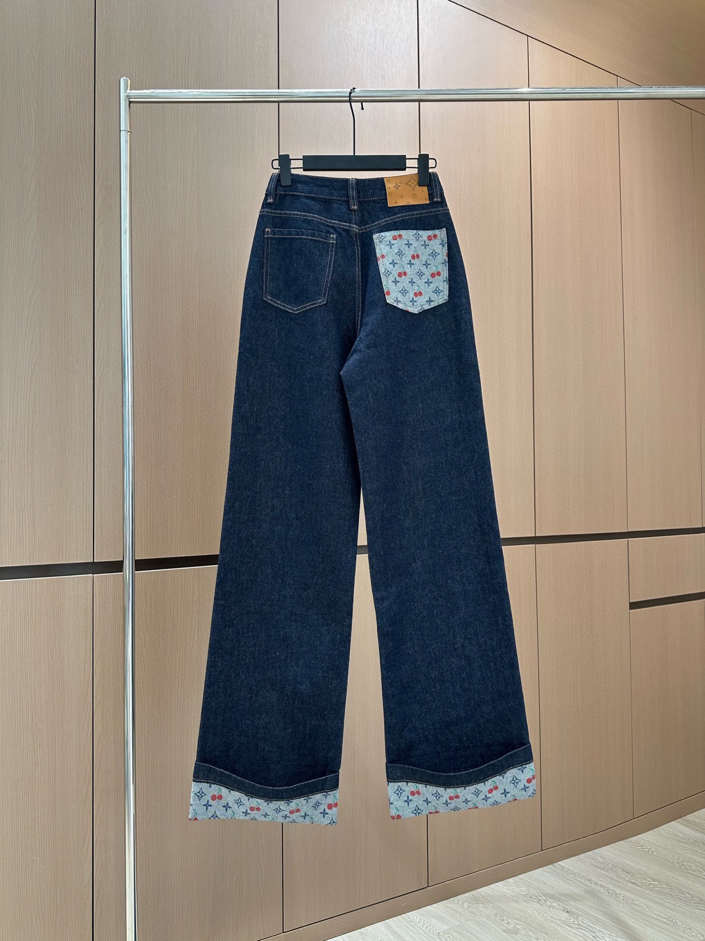 🛒𝐍𝐄𝐖 · 𝟐𝟎𝟐5/爆款现货设计师 原创｜2025 撞色卷边牛仔裤定制YB斜纹棉牛仔材质 工艺洗水处