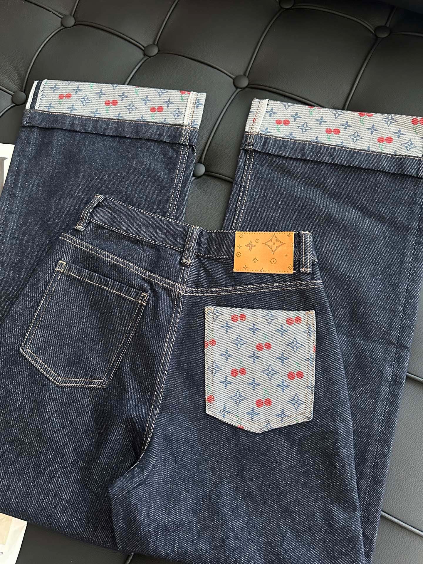 🛒𝐍𝐄𝐖 · 𝟐𝟎𝟐5/爆款现货设计师 原创｜2025 撞色卷边牛仔裤定制YB斜纹棉牛仔材质 工艺洗水处