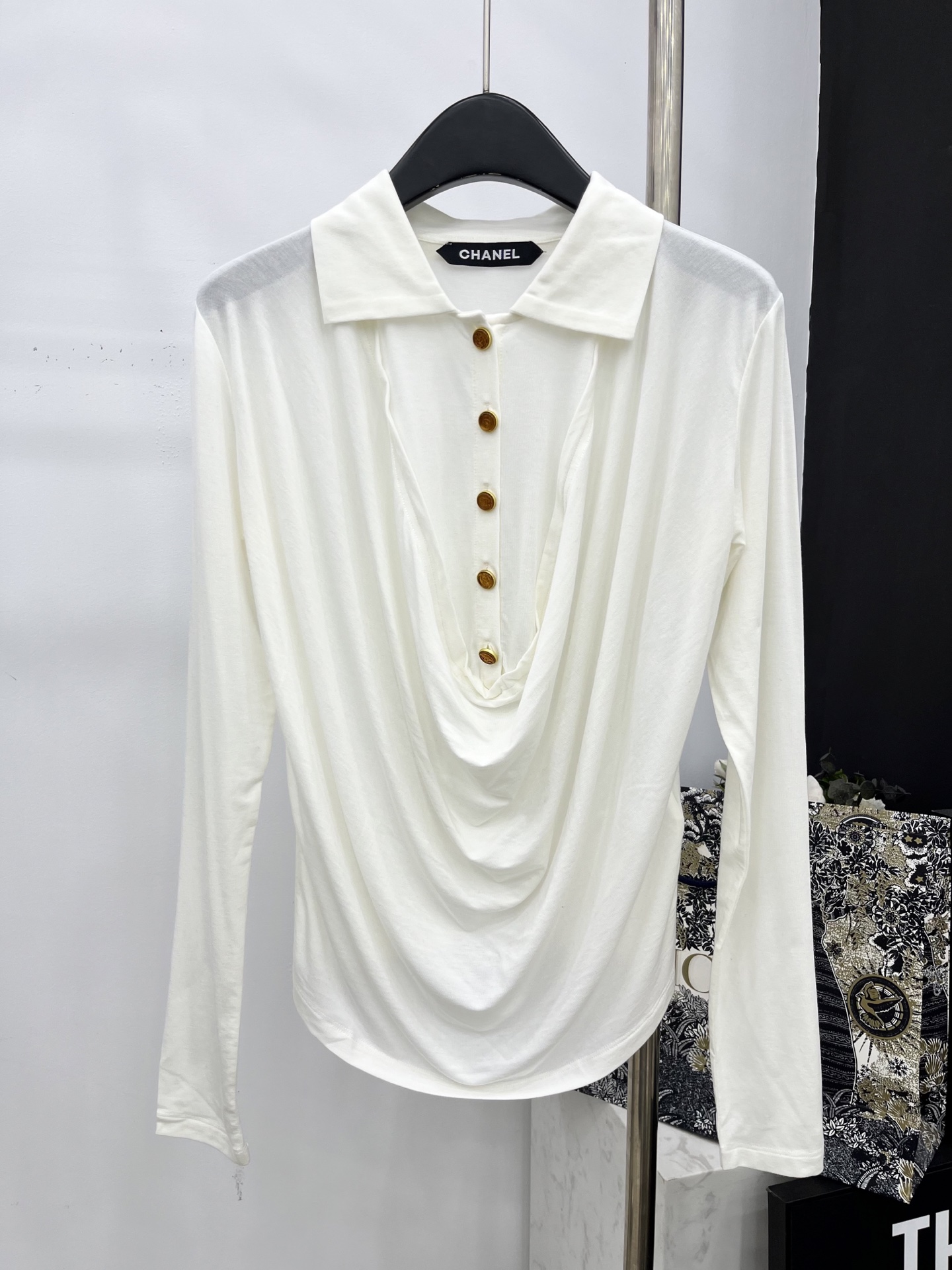 🛒𝐍𝐄𝐖 · 𝟐𝟎𝟐5/爆款现货原单品质 Chane*｜2025中古系列重工设计百搭翻领打底衫韩国进口面