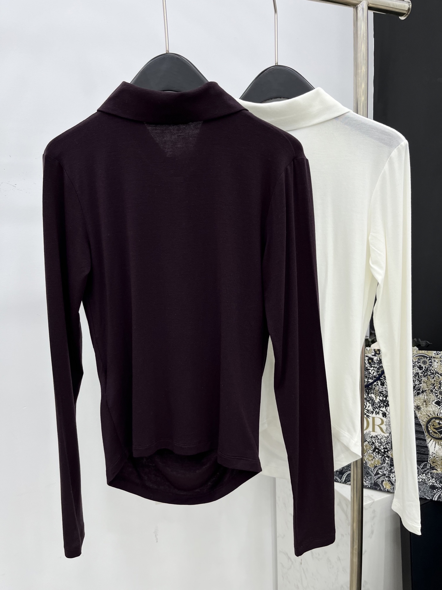 🛒𝐍𝐄𝐖 · 𝟐𝟎𝟐5/爆款现货原单品质 Chane*｜2025中古系列重工设计百搭翻领打底衫韩国进口面