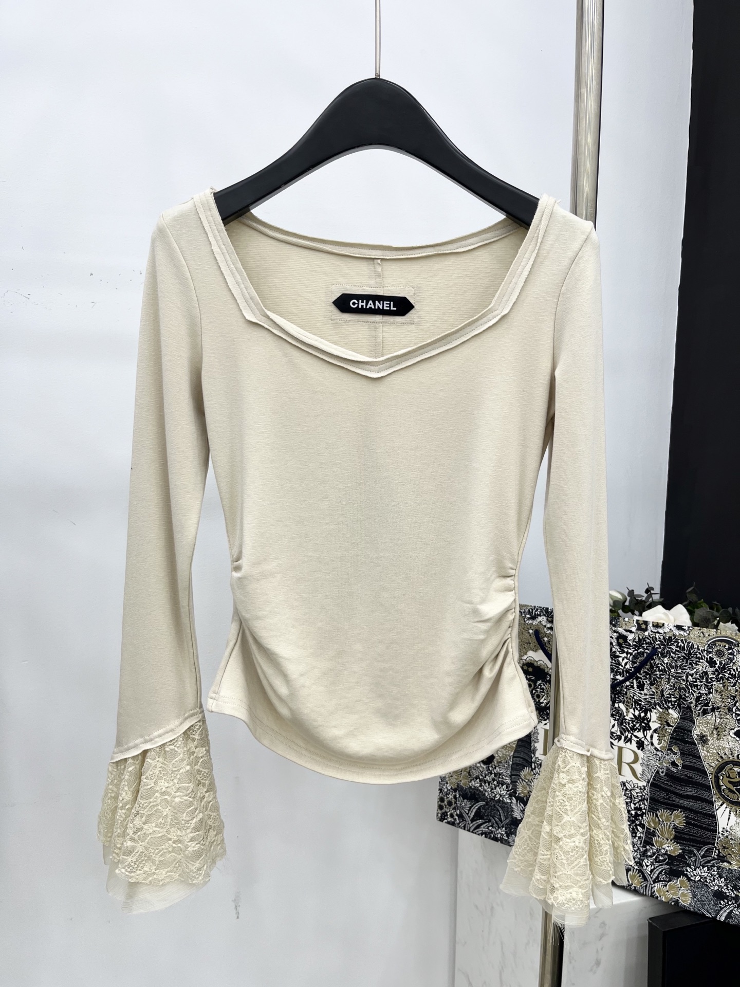 🛒𝐍𝐄𝐖 · 𝟐𝟎𝟐5/爆款现货原单品质 Chane*｜2025中古系列重工设计百搭圆领打底衫韩国进口面