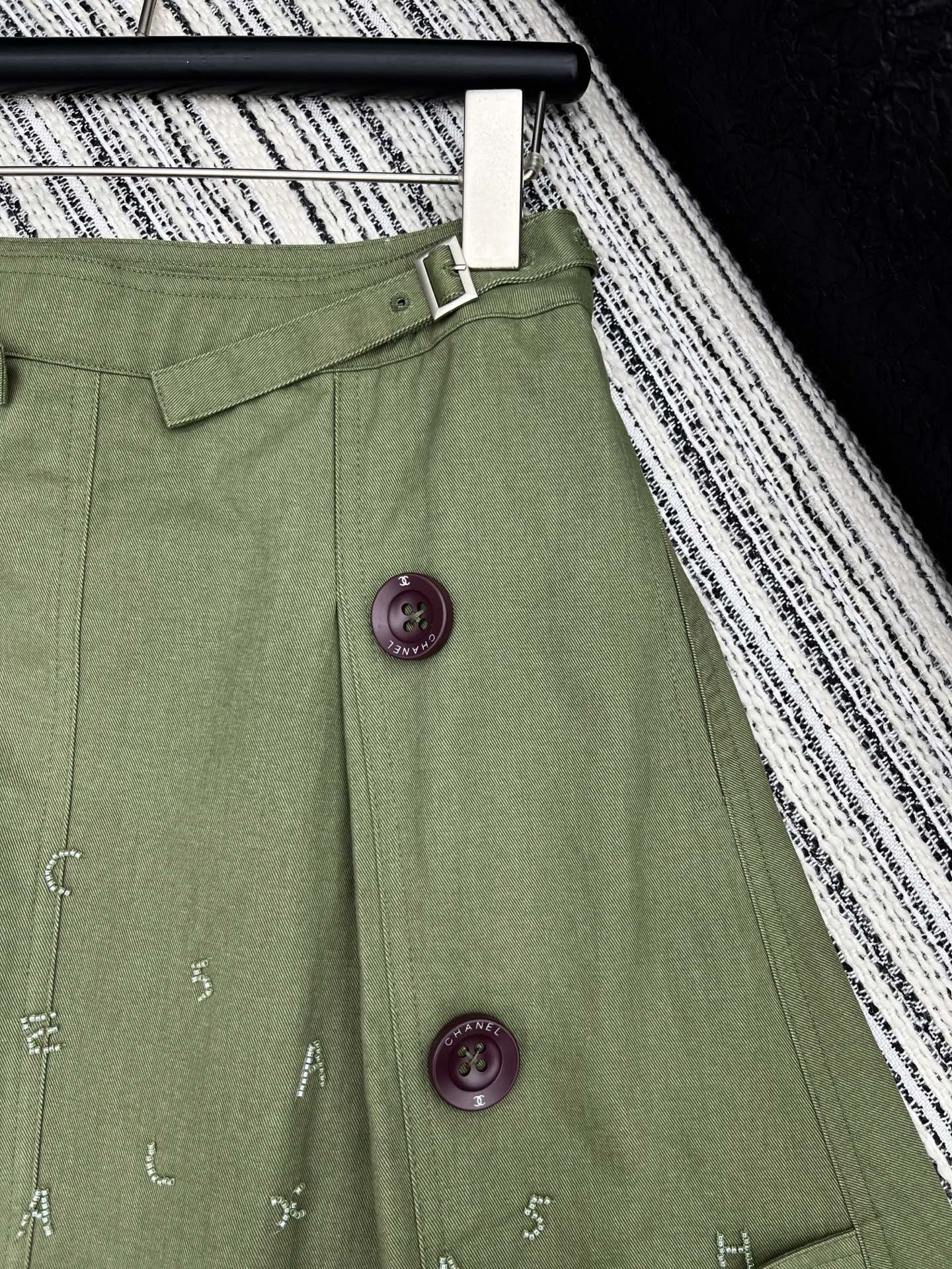 🛒𝐍𝐄𝐖 · 𝟐𝟎𝟐5/爆款现货原单品质 Chane*｜2025中古系列重工手工订珠半裙定制YB材质 舒