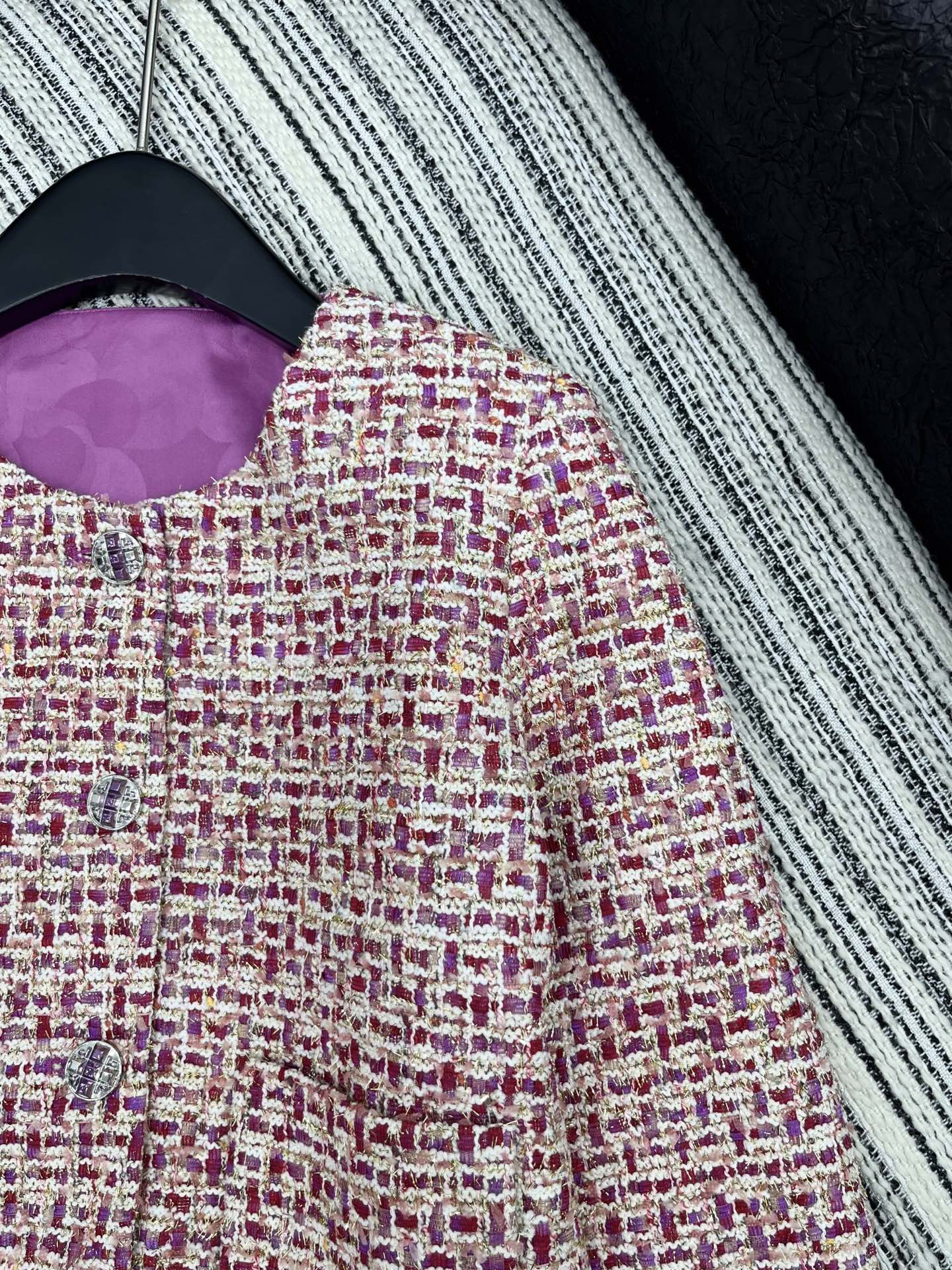 🛒𝐍𝐄𝐖 · 𝟐𝟎𝟐5/爆款现货【原版定制】Chane*｜2025新品亮丝粗花呢圆领外套定制YB进口材质