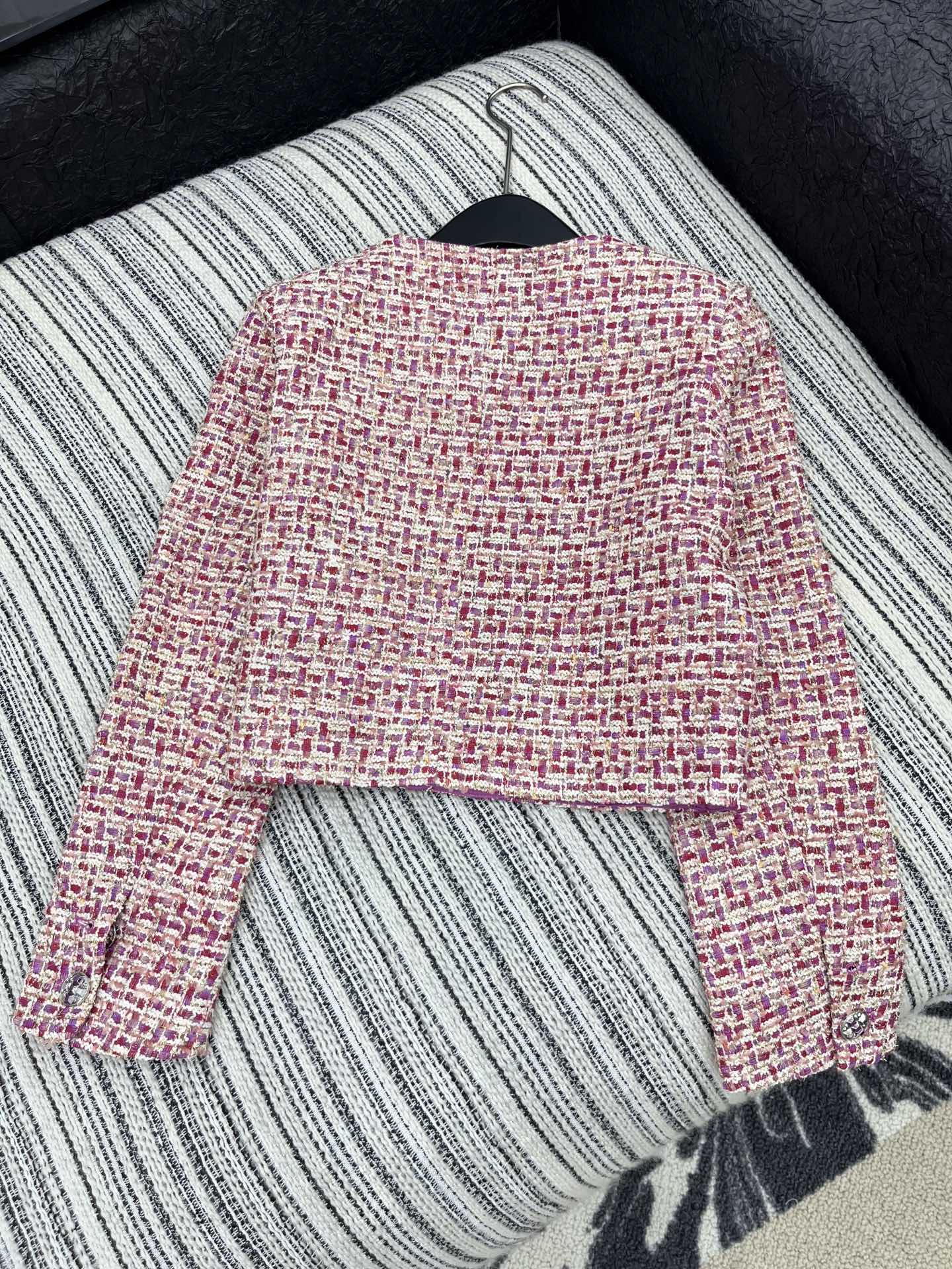 🛒𝐍𝐄𝐖 · 𝟐𝟎𝟐5/爆款现货【原版定制】Chane*｜2025新品亮丝粗花呢圆领外套定制YB进口材质