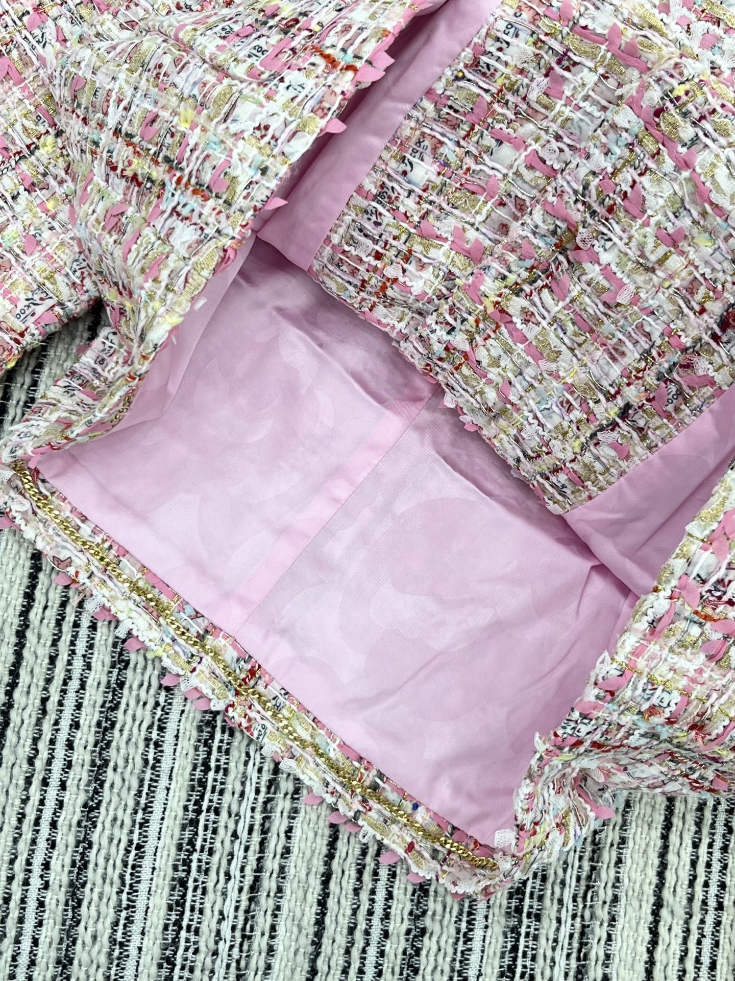 🛒𝐍𝐄𝐖 · 𝟐𝟎𝟐5/爆款现货【原版定制】Chane*｜2025新品四口袋粗花呢圆领外套定制YB进口材