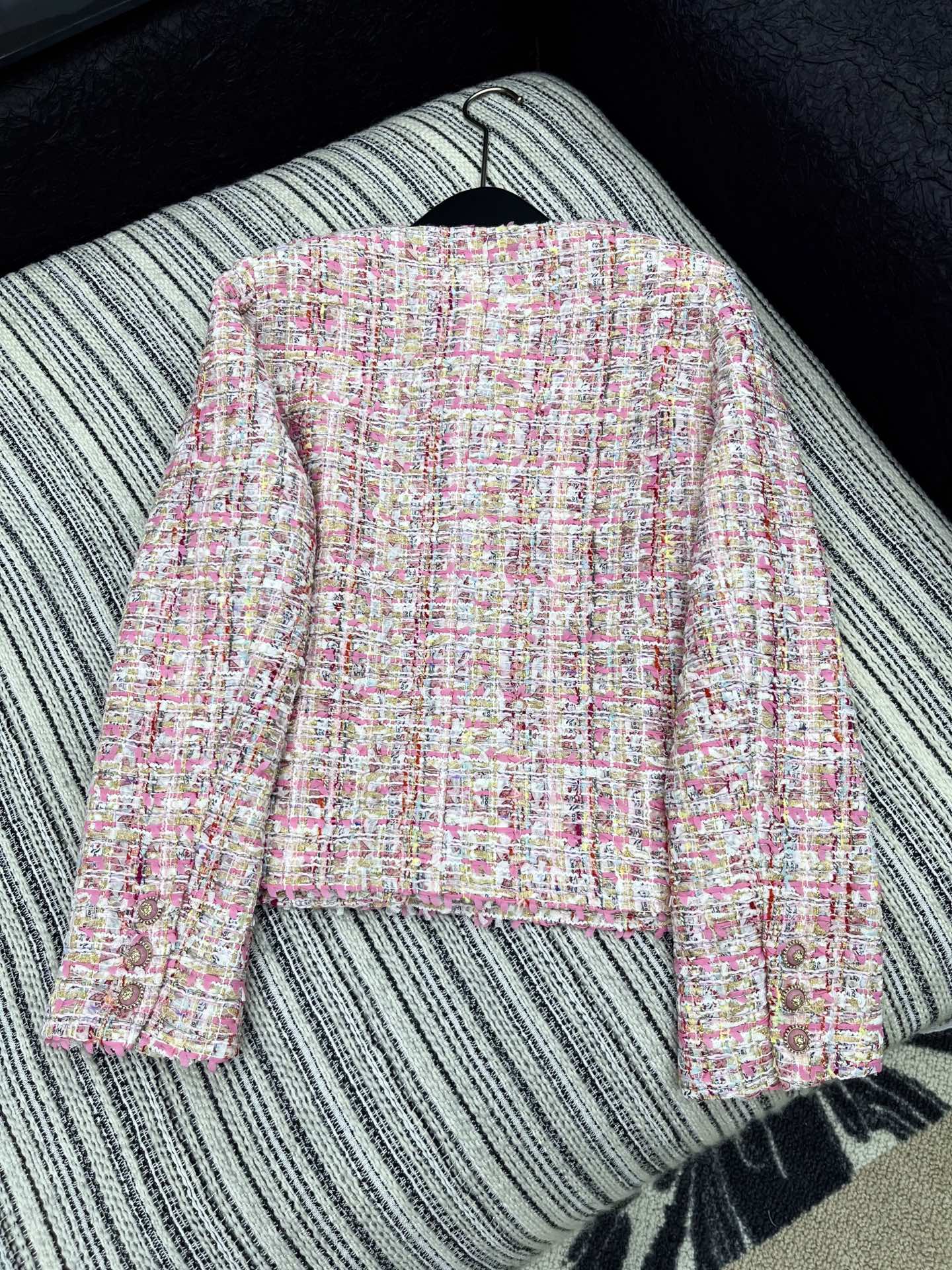 🛒𝐍𝐄𝐖 · 𝟐𝟎𝟐5/爆款现货【原版定制】Chane*｜2025新品四口袋粗花呢圆领外套定制YB进口材