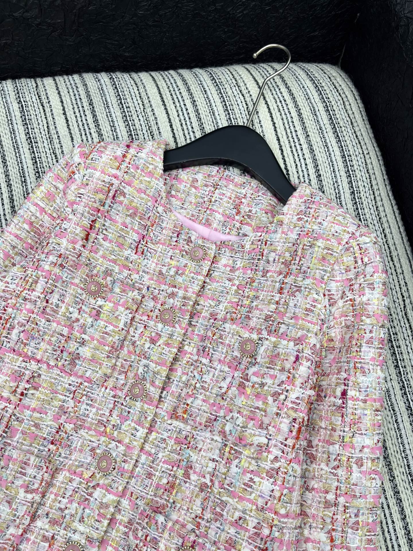 🛒𝐍𝐄𝐖 · 𝟐𝟎𝟐5/爆款现货【原版定制】Chane*｜2025新品四口袋粗花呢圆领外套定制YB进口材