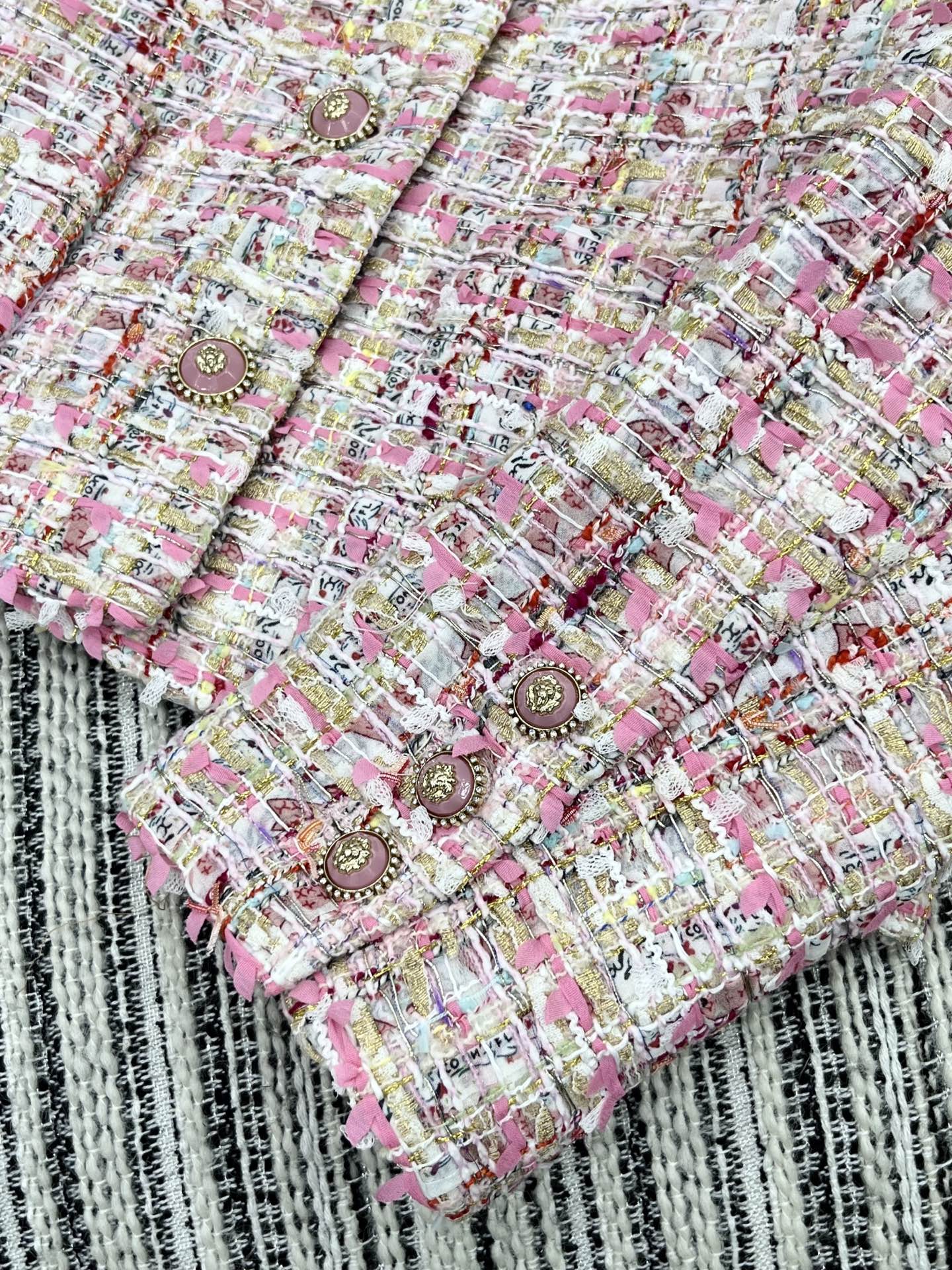 🛒𝐍𝐄𝐖 · 𝟐𝟎𝟐5/爆款现货【原版定制】Chane*｜2025新品四口袋粗花呢圆领外套定制YB进口材