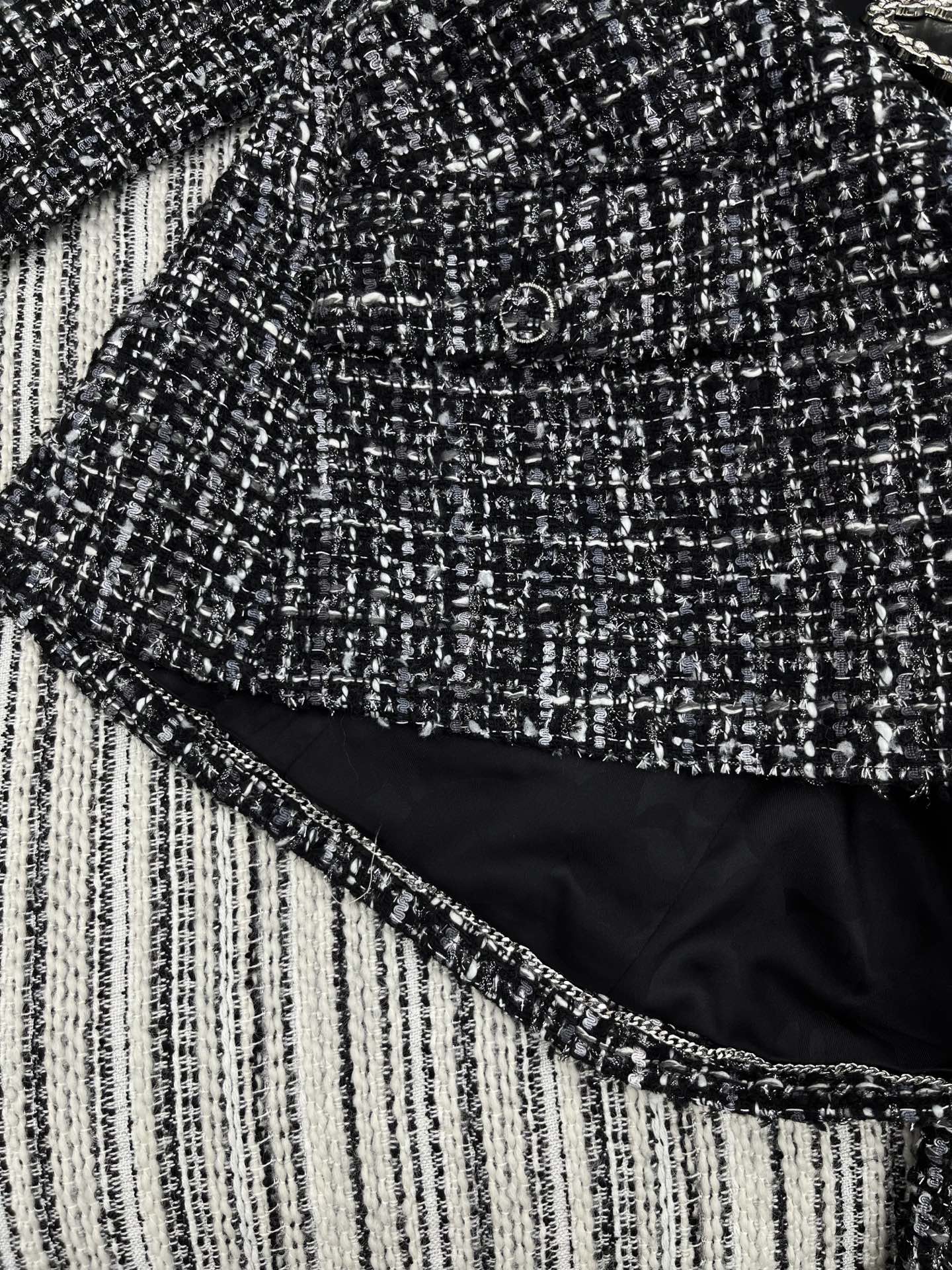 🛒𝐍𝐄𝐖 · 𝟐𝟎𝟐5/爆款现货【原版定制】Chane*｜2025新品腰带粗花呢V领手工钻外套定制YB进