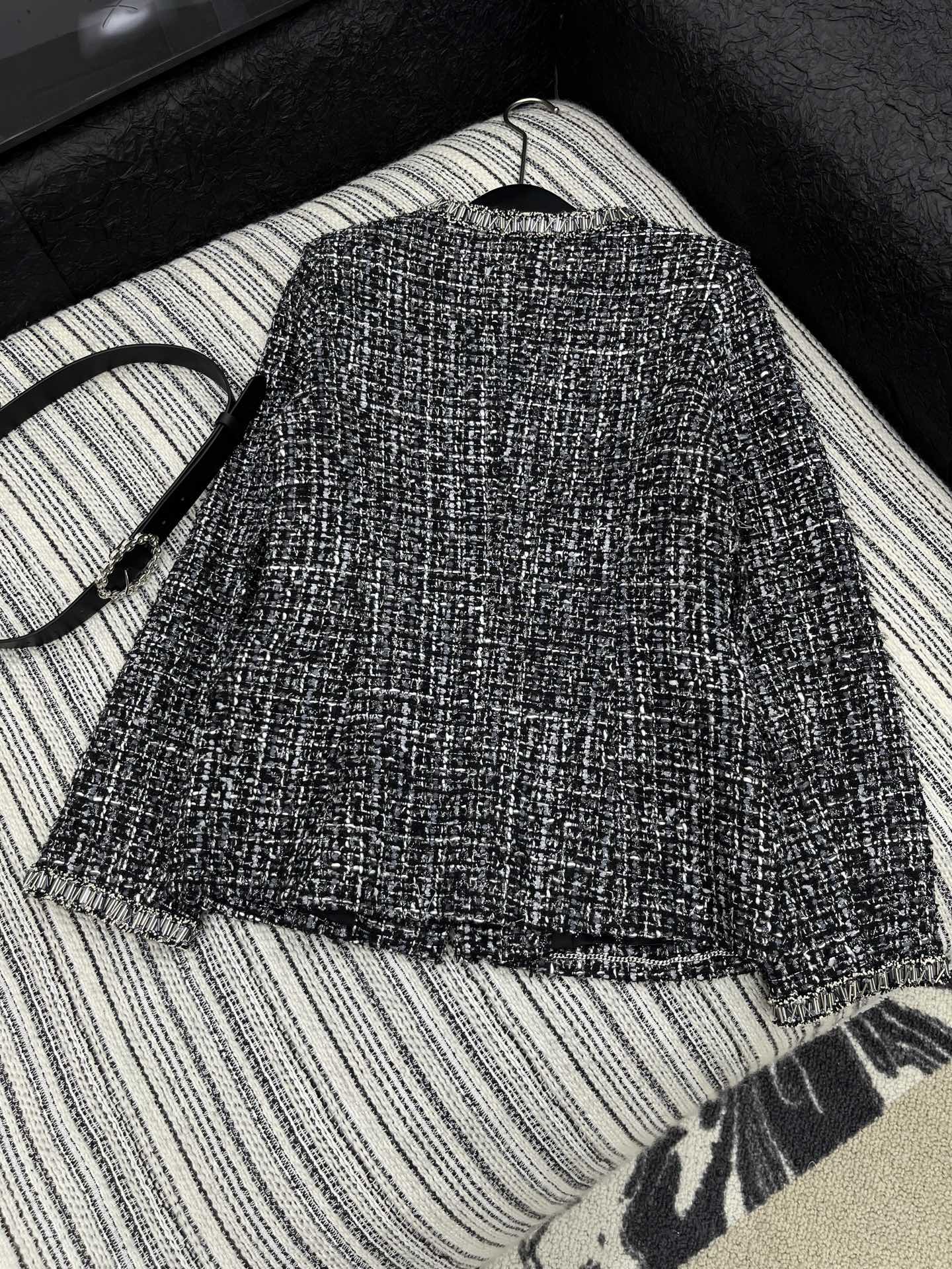 🛒𝐍𝐄𝐖 · 𝟐𝟎𝟐5/爆款现货【原版定制】Chane*｜2025新品腰带粗花呢V领手工钻外套定制YB进