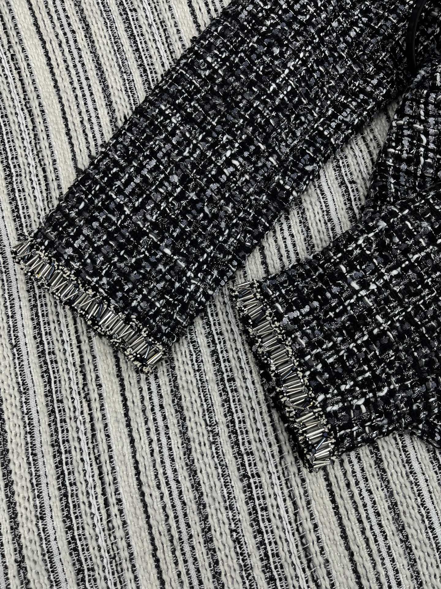 🛒𝐍𝐄𝐖 · 𝟐𝟎𝟐5/爆款现货【原版定制】Chane*｜2025新品腰带粗花呢V领手工钻外套定制YB进